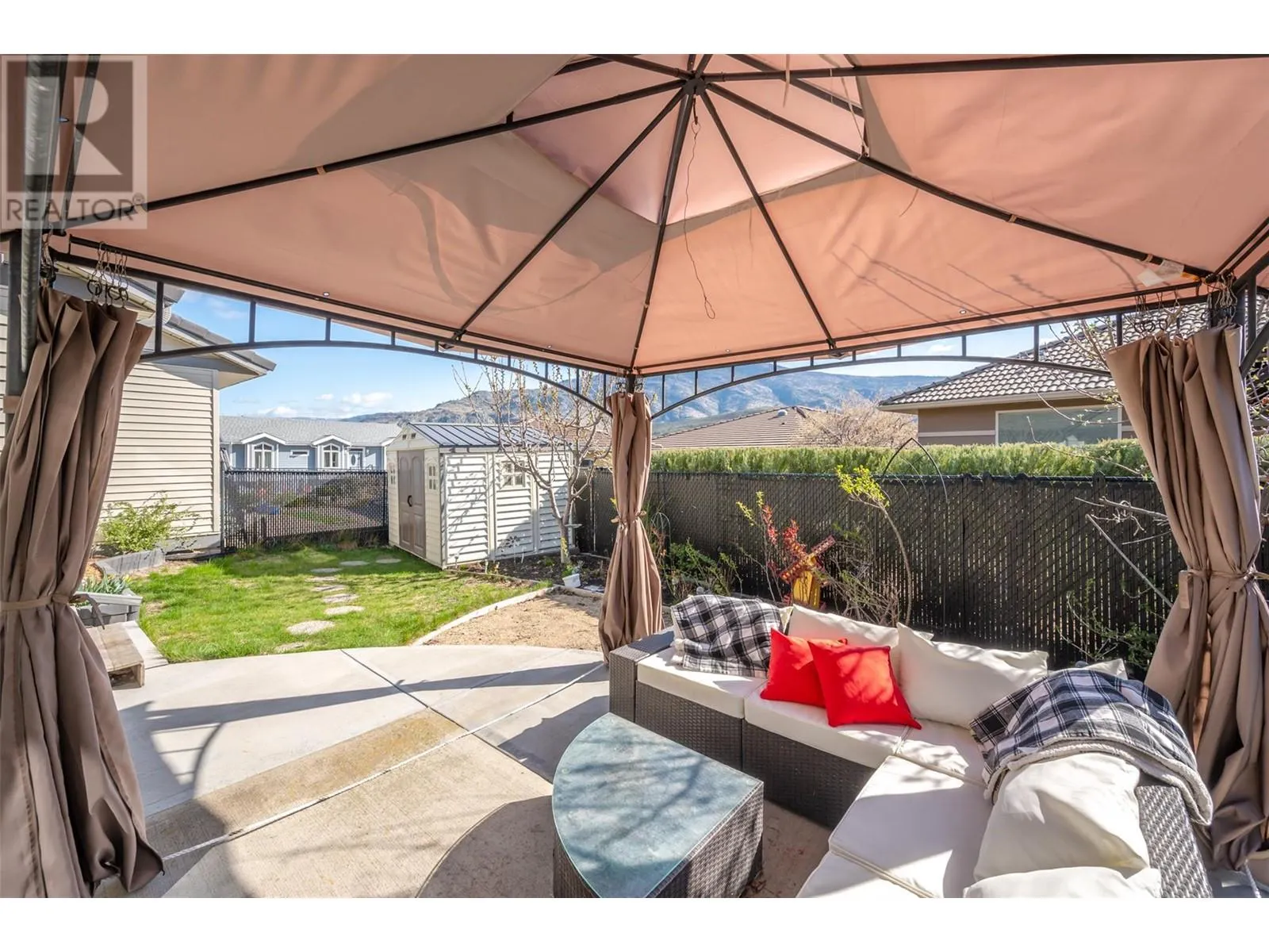 6865 MOUNTAINVIEW Drive