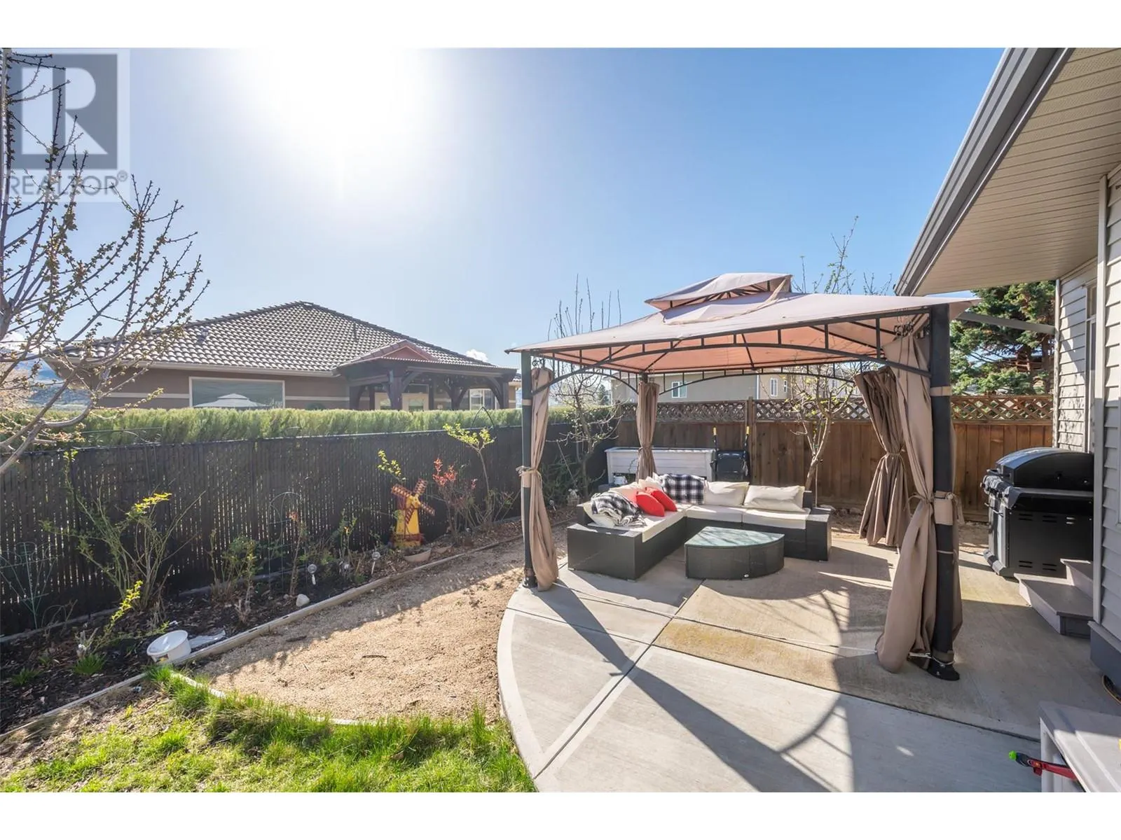 6865 MOUNTAINVIEW Drive