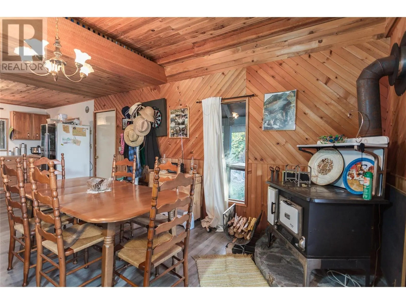3217 Lumby Mabel Lake Road
