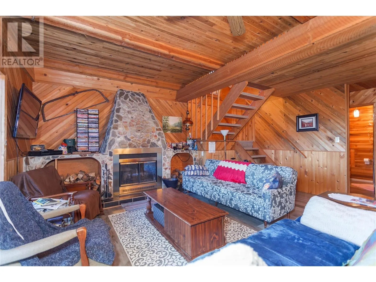 3217 Lumby Mabel Lake Road