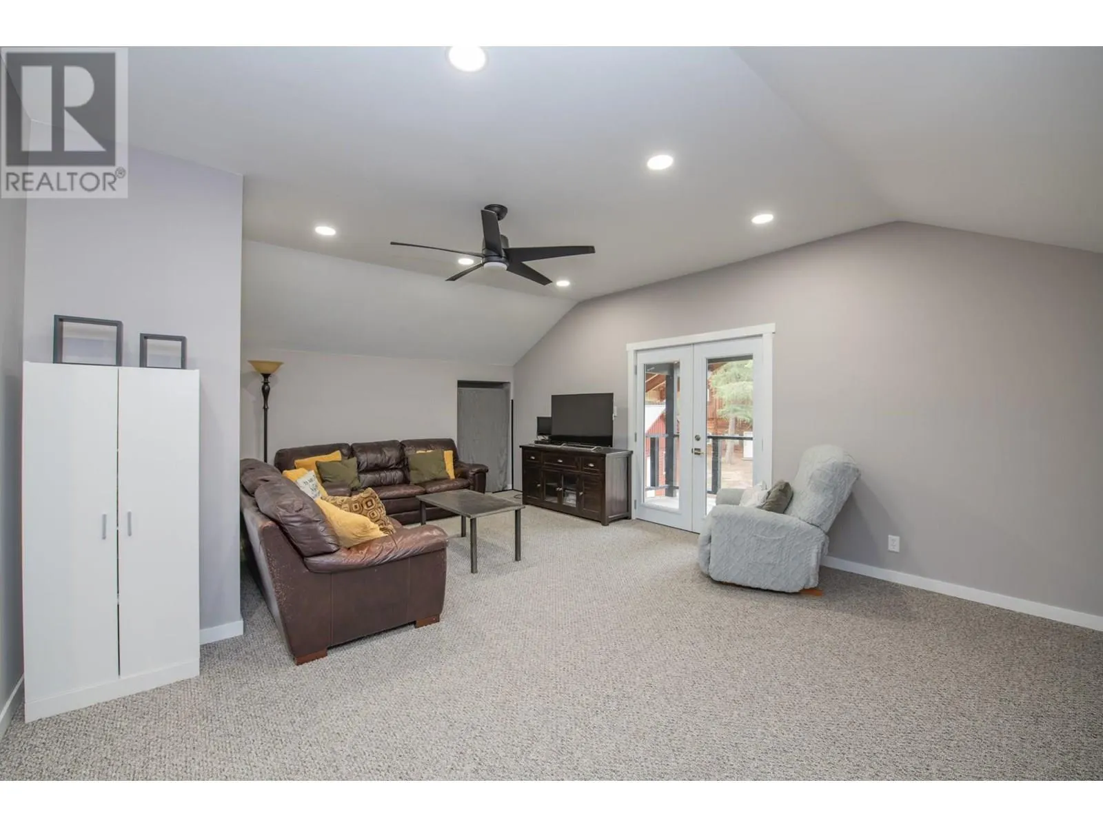 1416 Creighton Valley Road