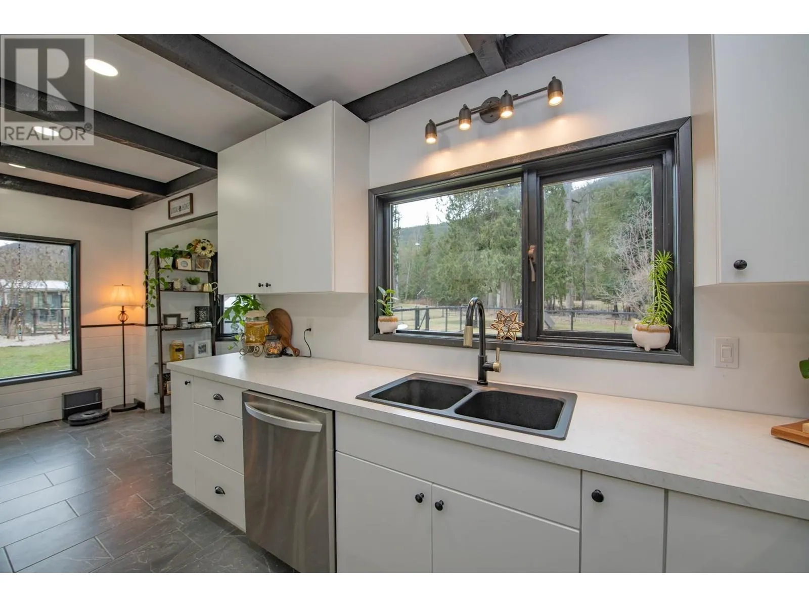 1416 Creighton Valley Road