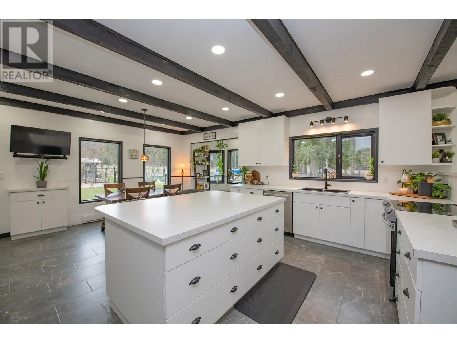 1416 Creighton Valley Road