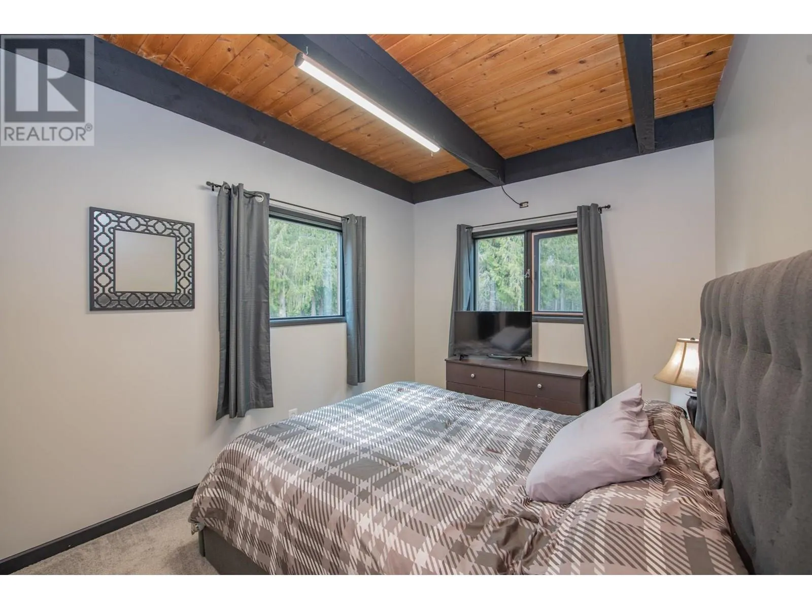 1416 Creighton Valley Road