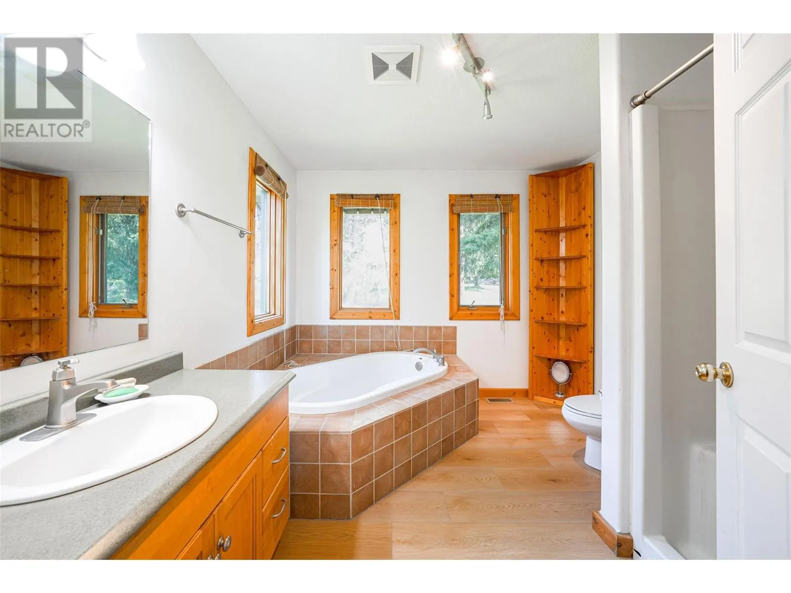10 Candide Drive