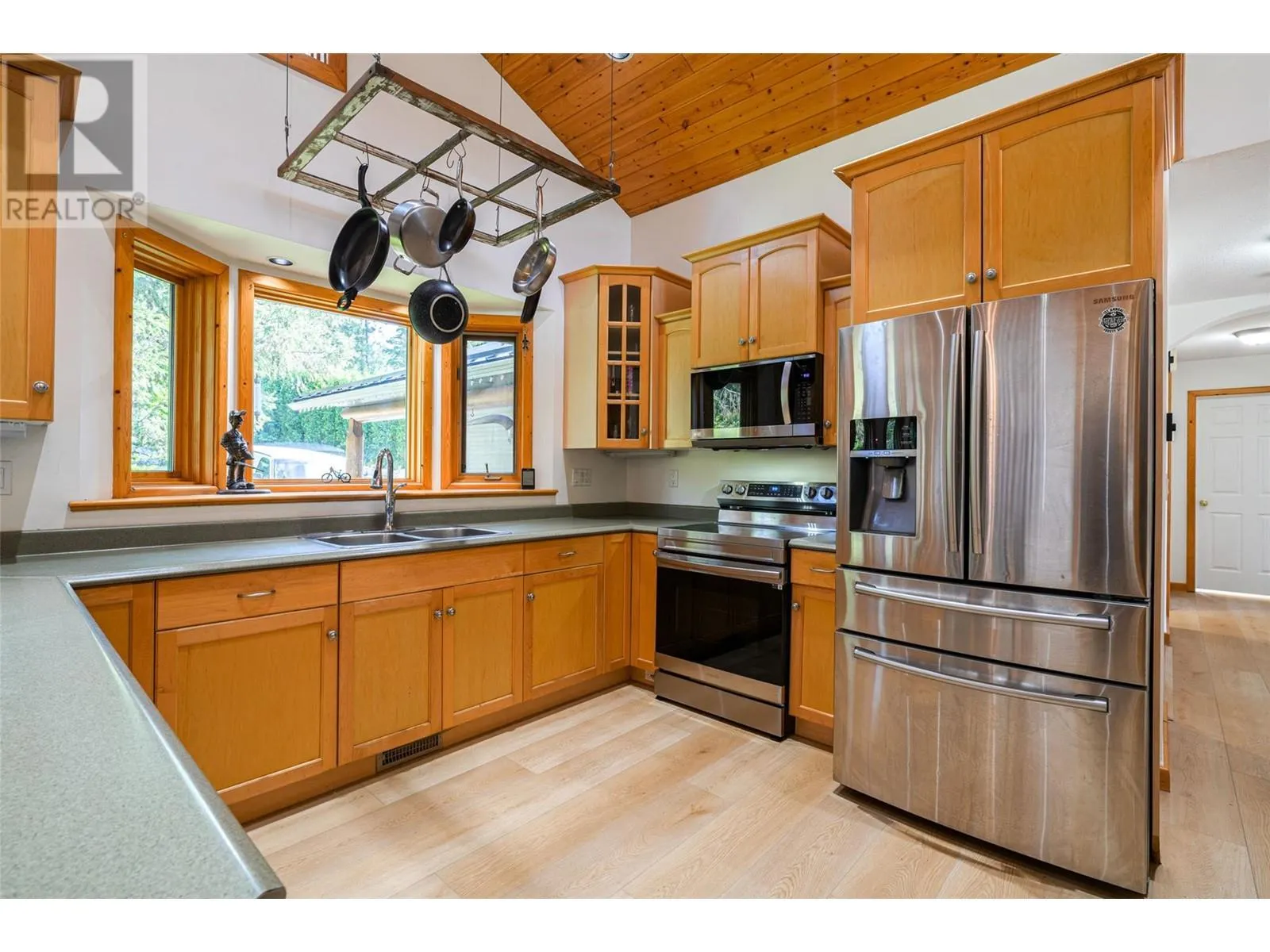 10 Candide Drive