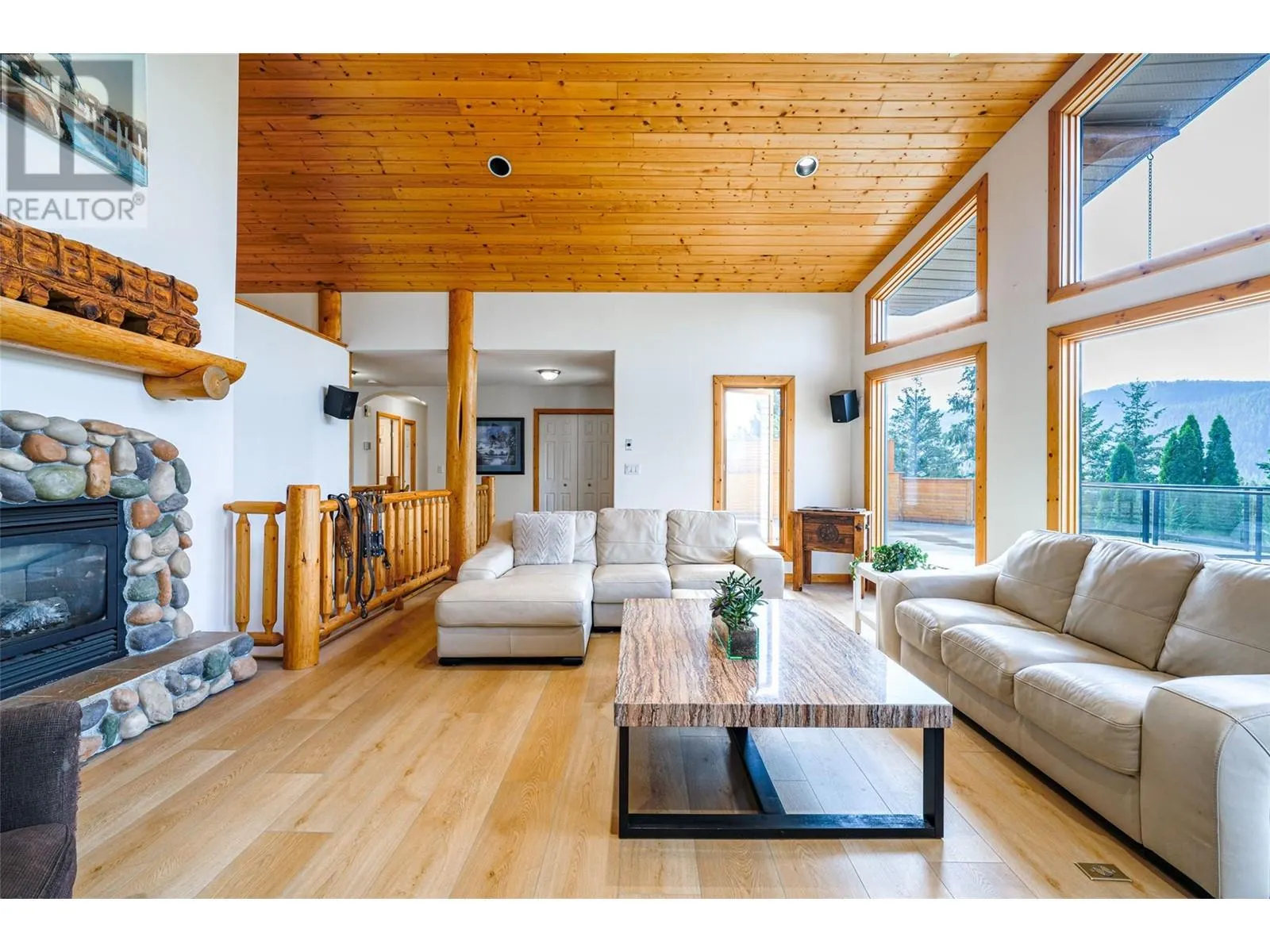 10 Candide Drive