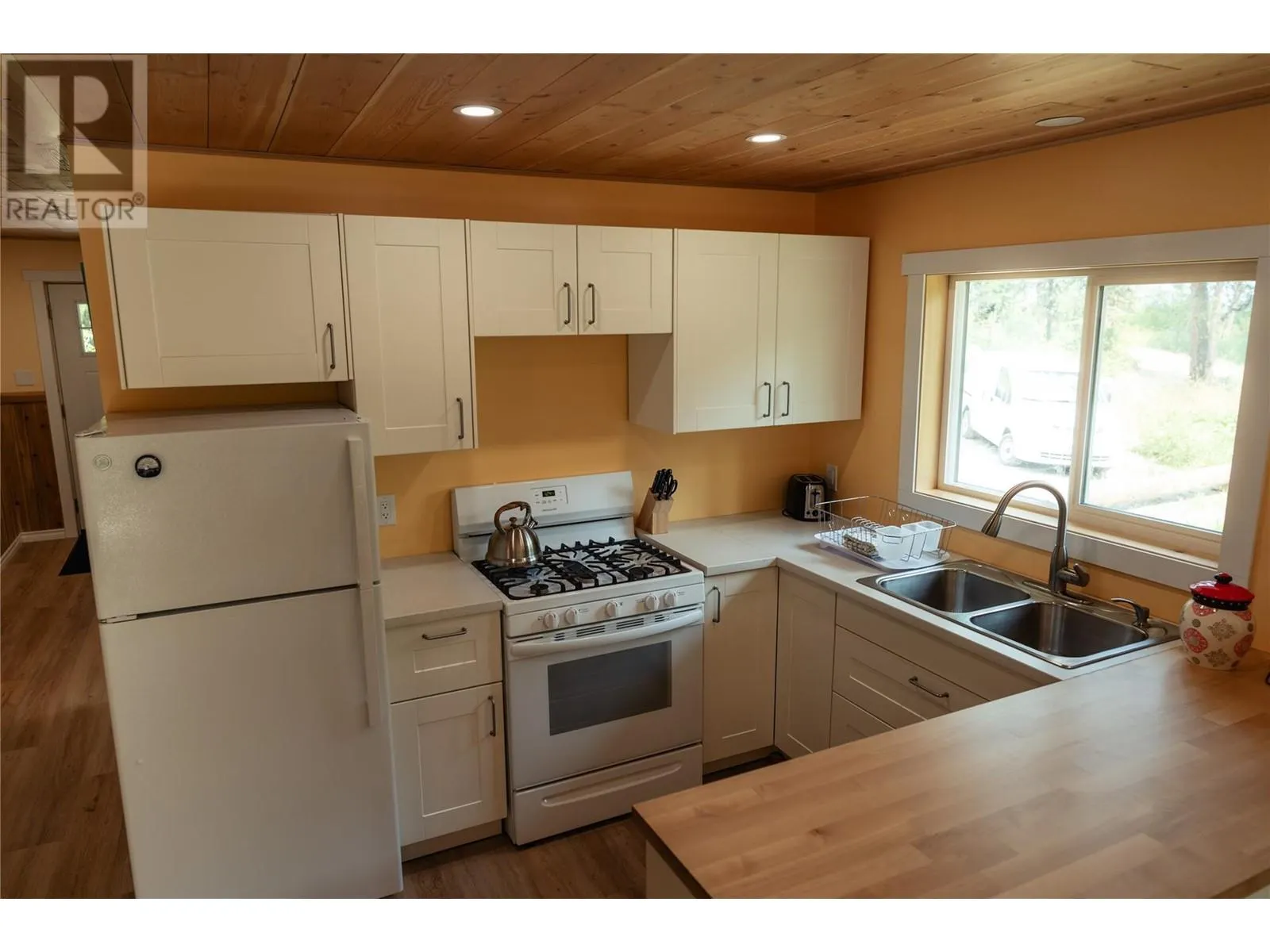 592 Bear Valley Road