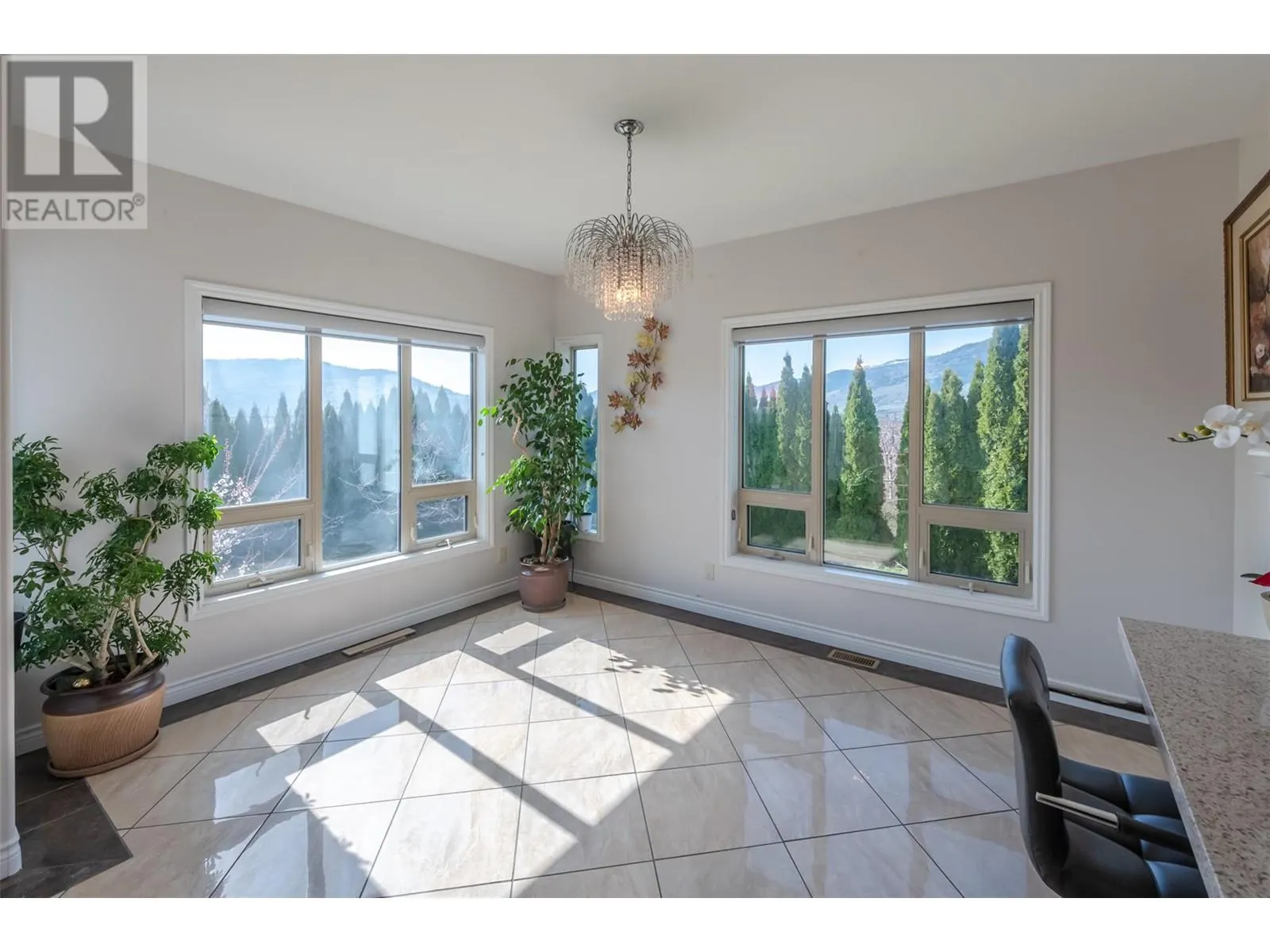 1095 Fairview Road