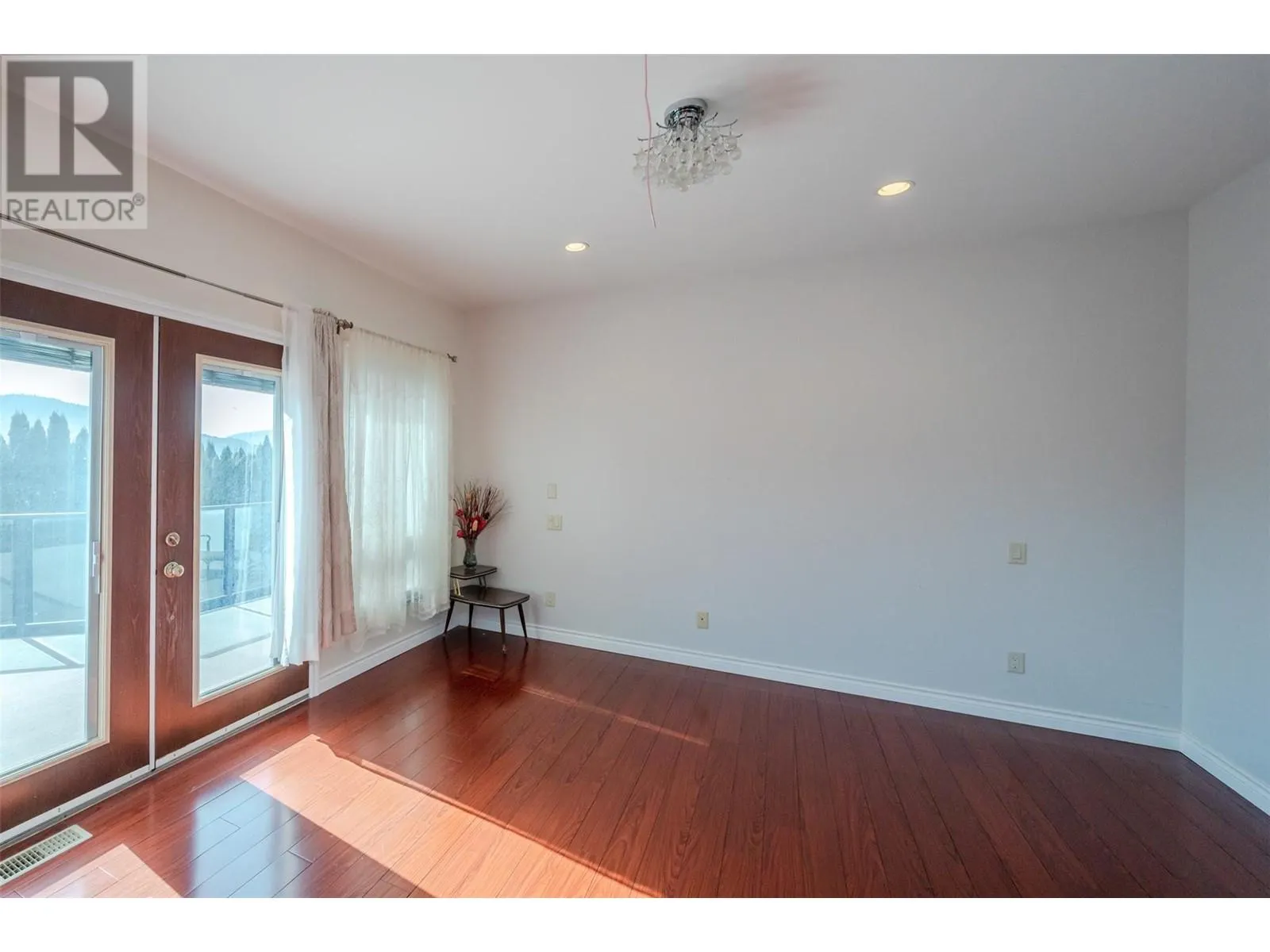 1095 Fairview Road