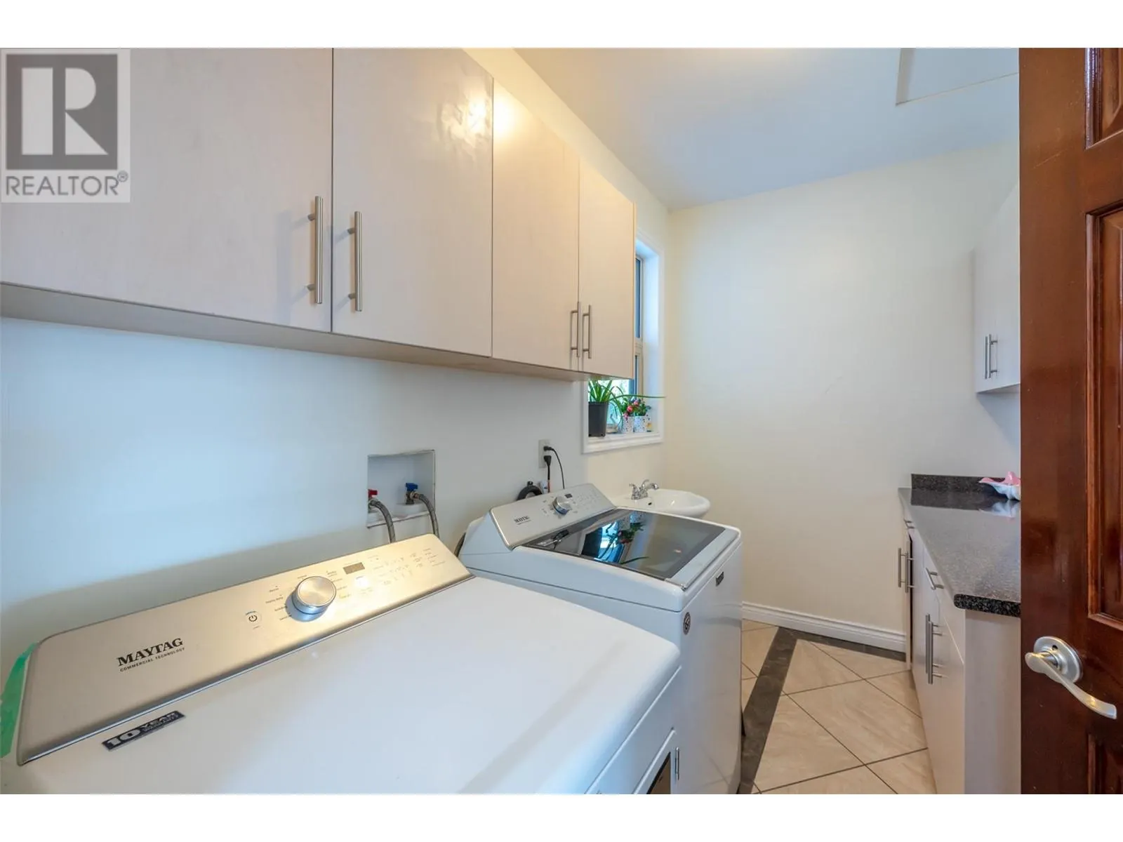 1095 Fairview Road