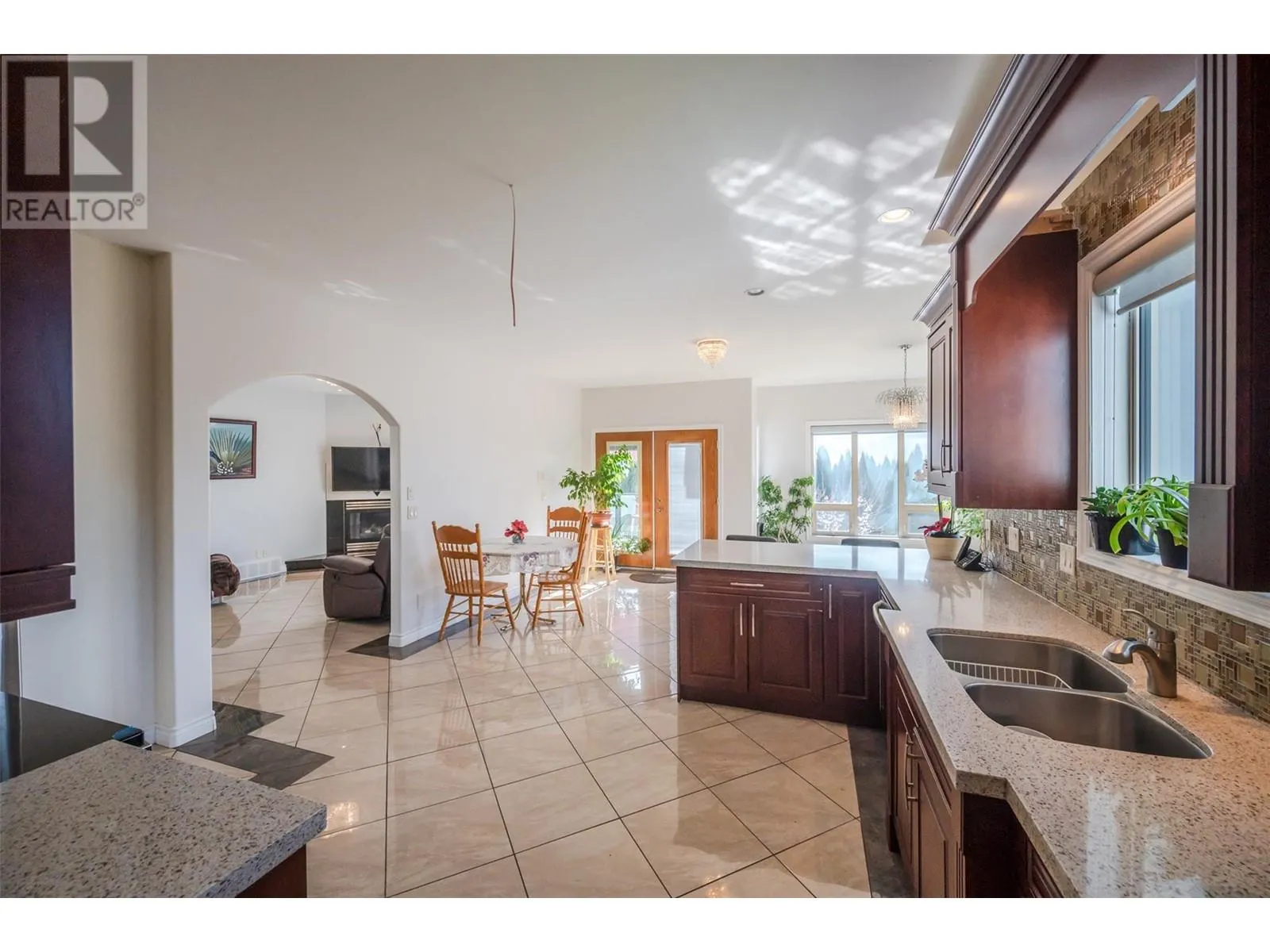 1095 Fairview Road