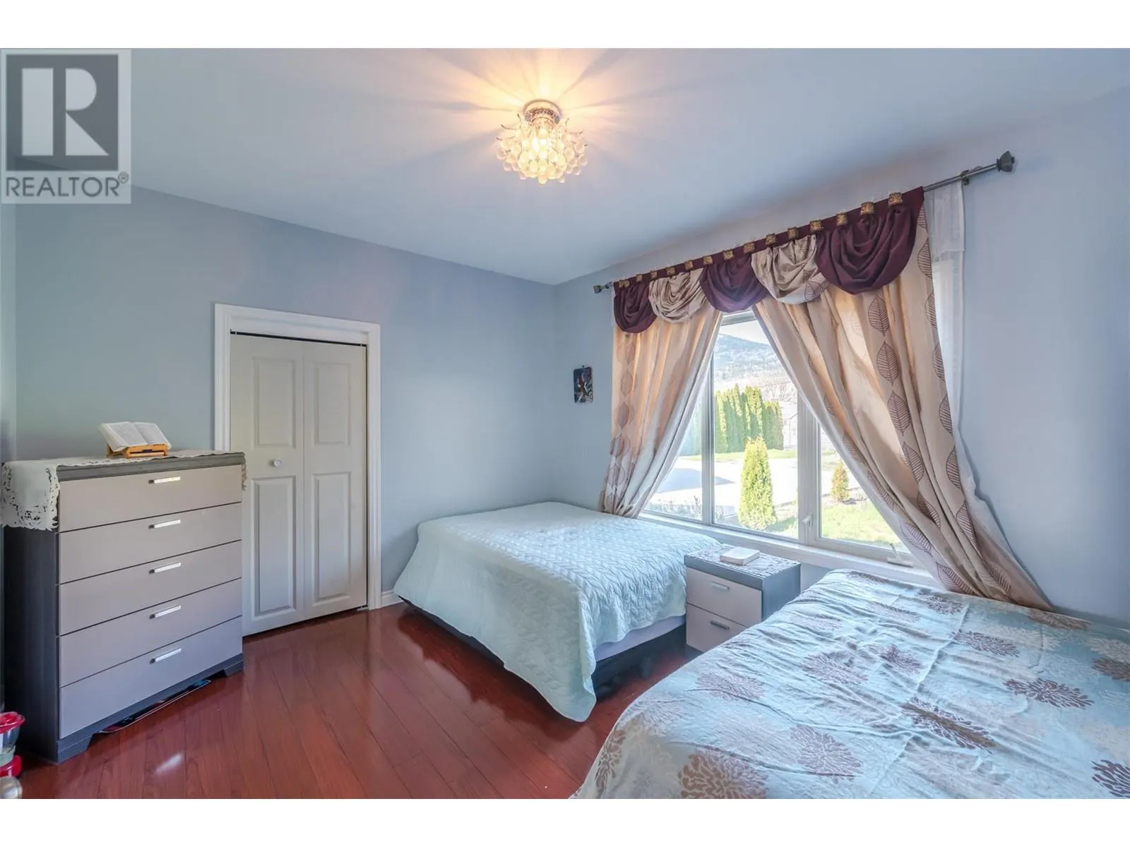 1095 Fairview Road