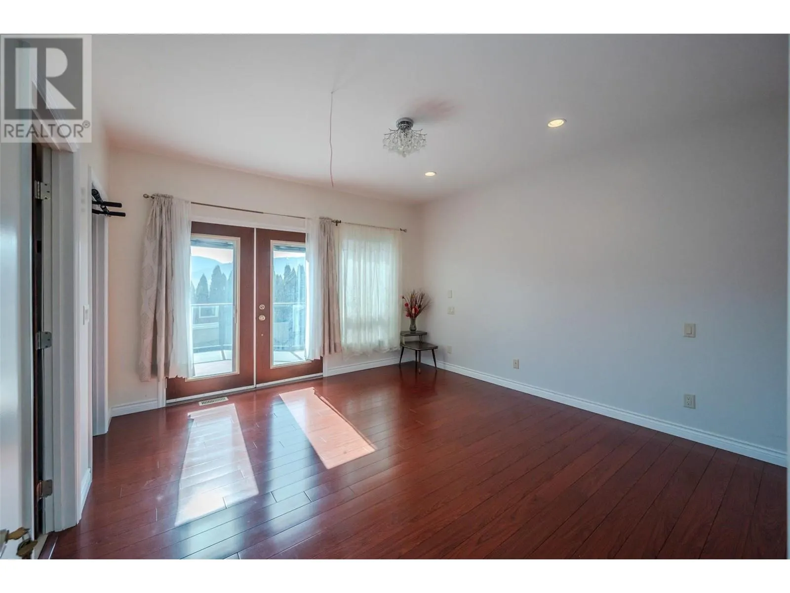 1095 Fairview Road