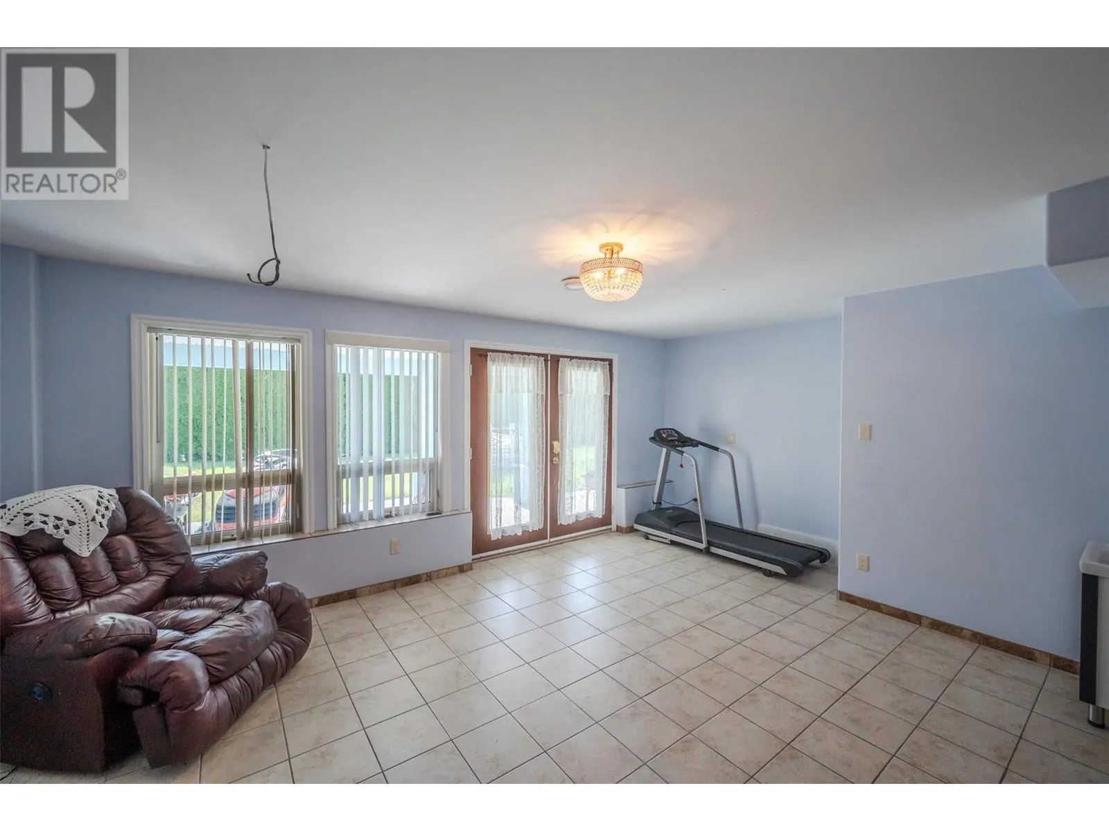 1095 Fairview Road