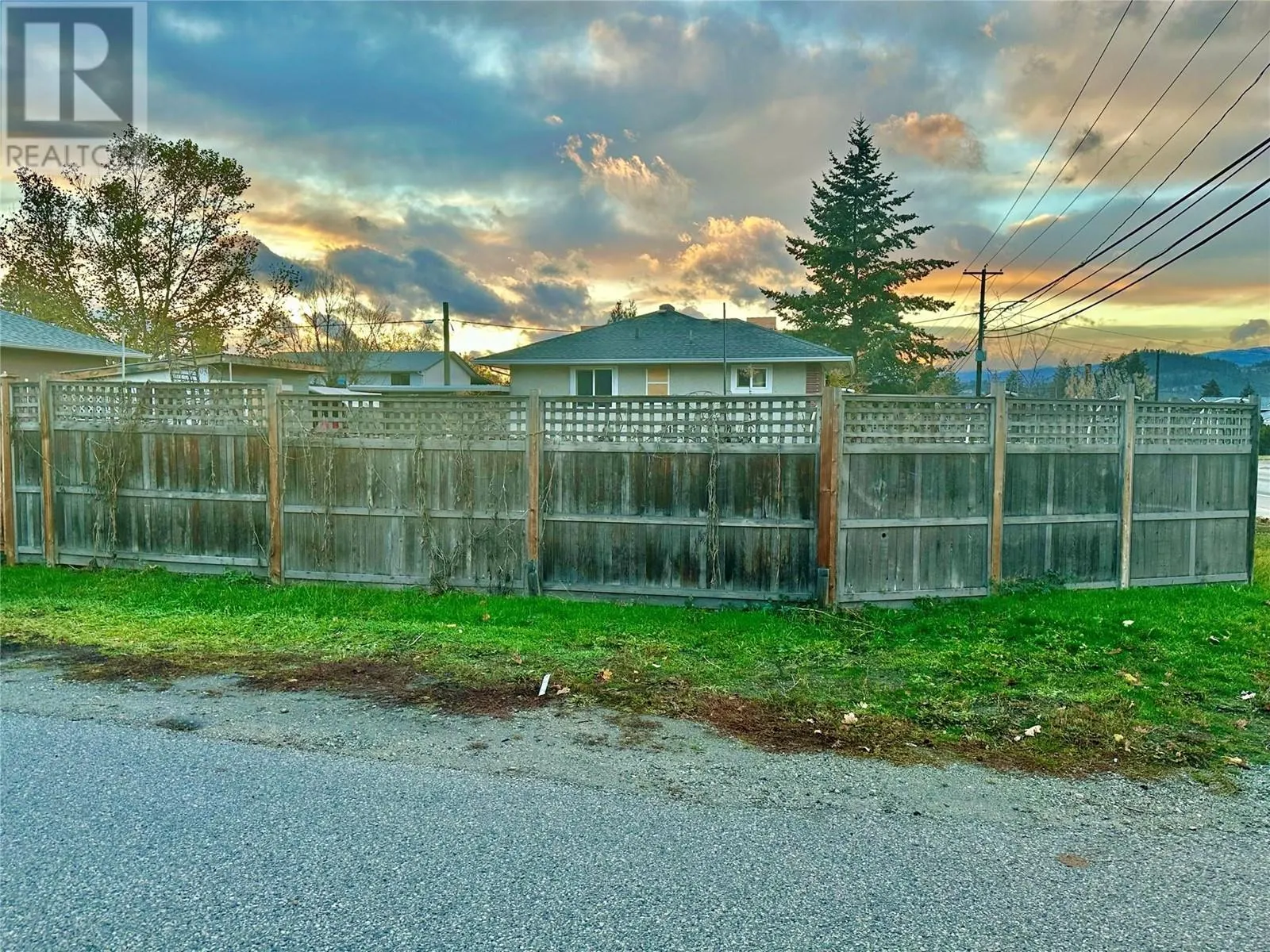 295 Leathead Road