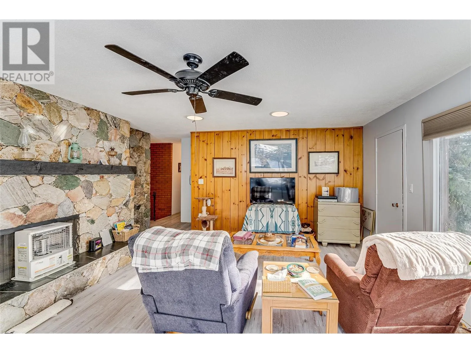 2860 Highway 97 North