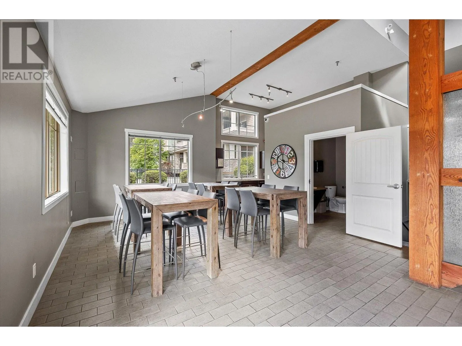 3739 Casorso Road Unit# 103