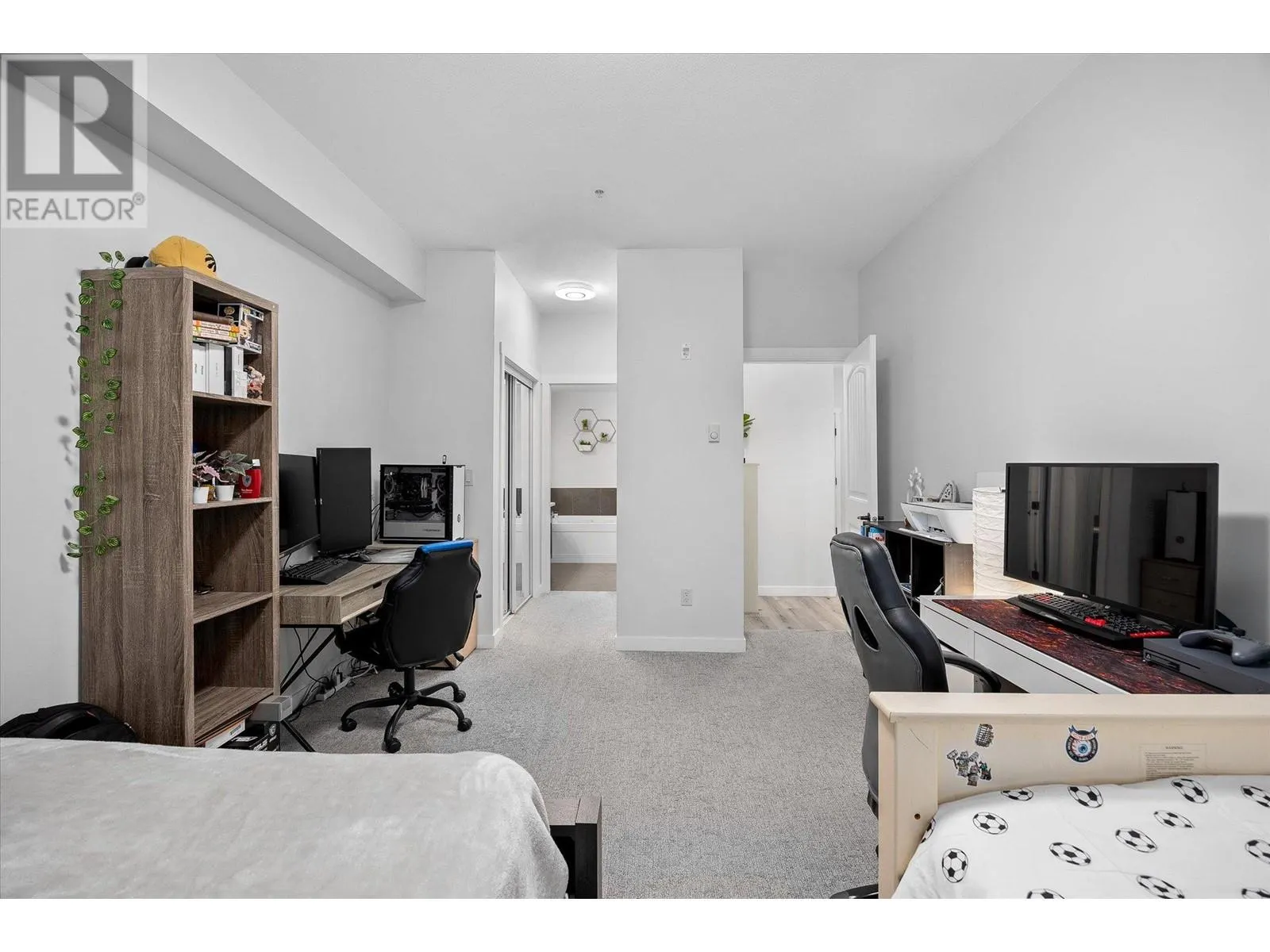 3739 Casorso Road Unit# 103
