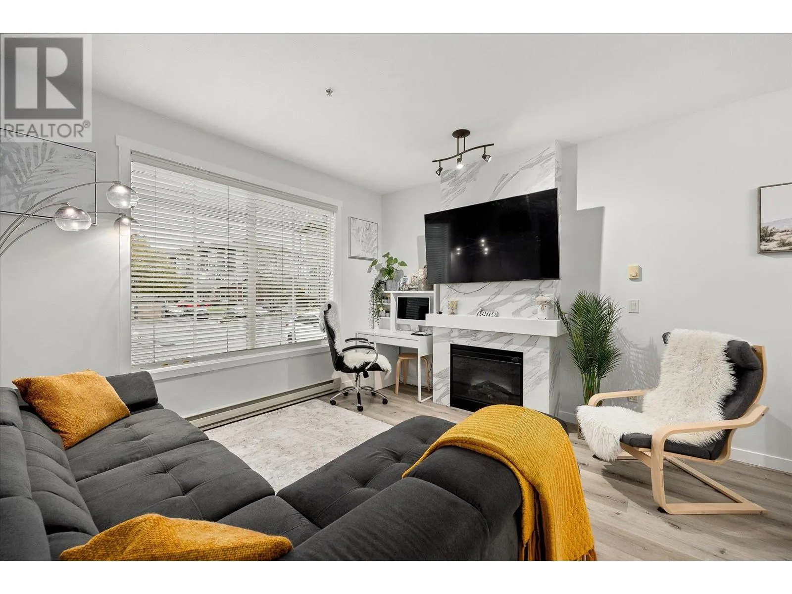 3739 Casorso Road Unit# 103