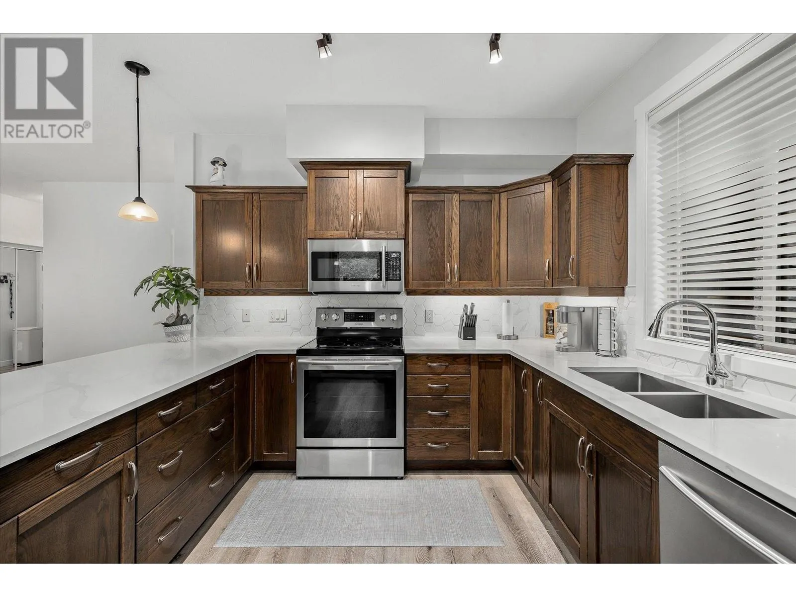 3739 Casorso Road Unit# 103