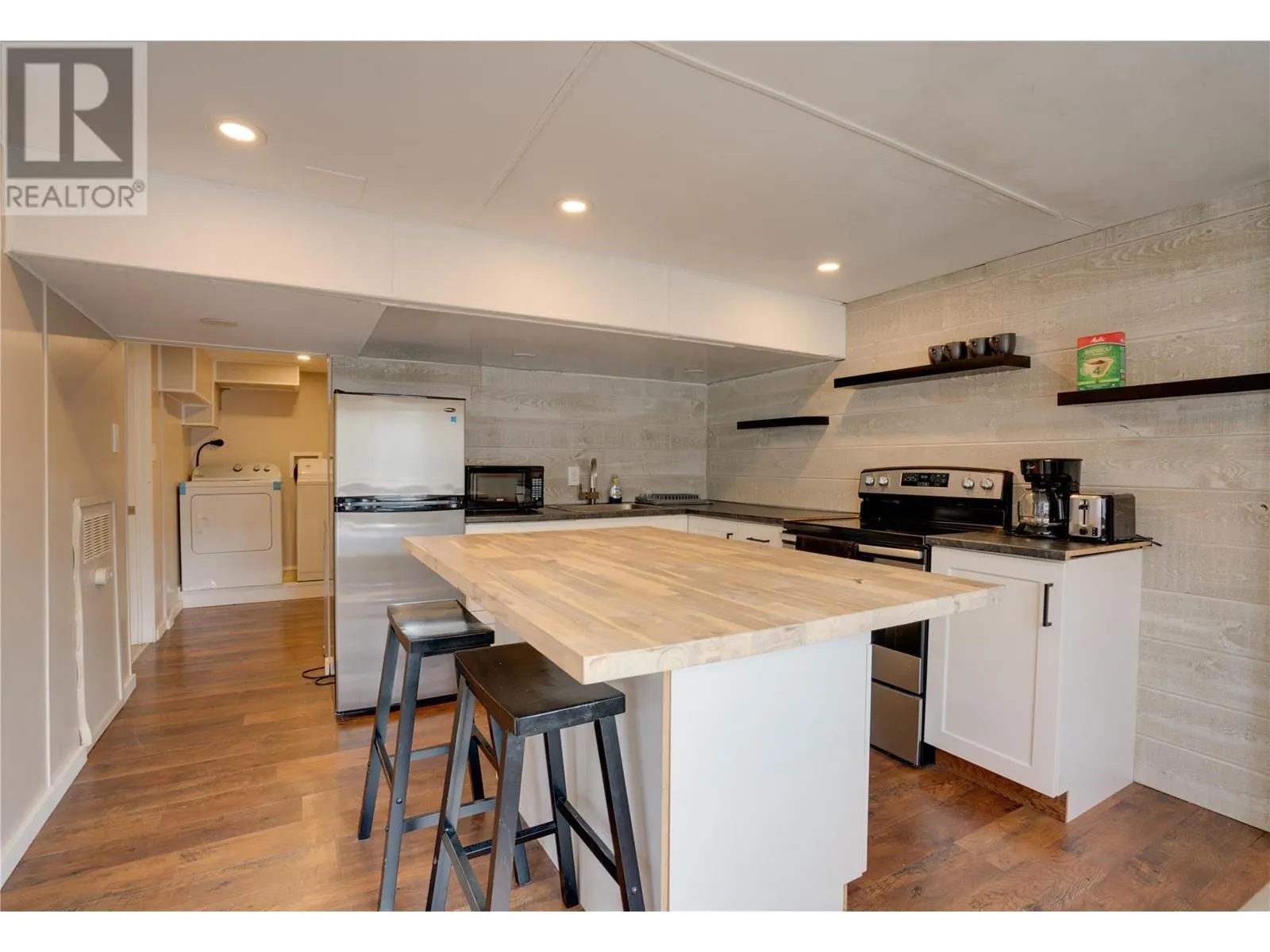 1131 COLUMBIA Heights