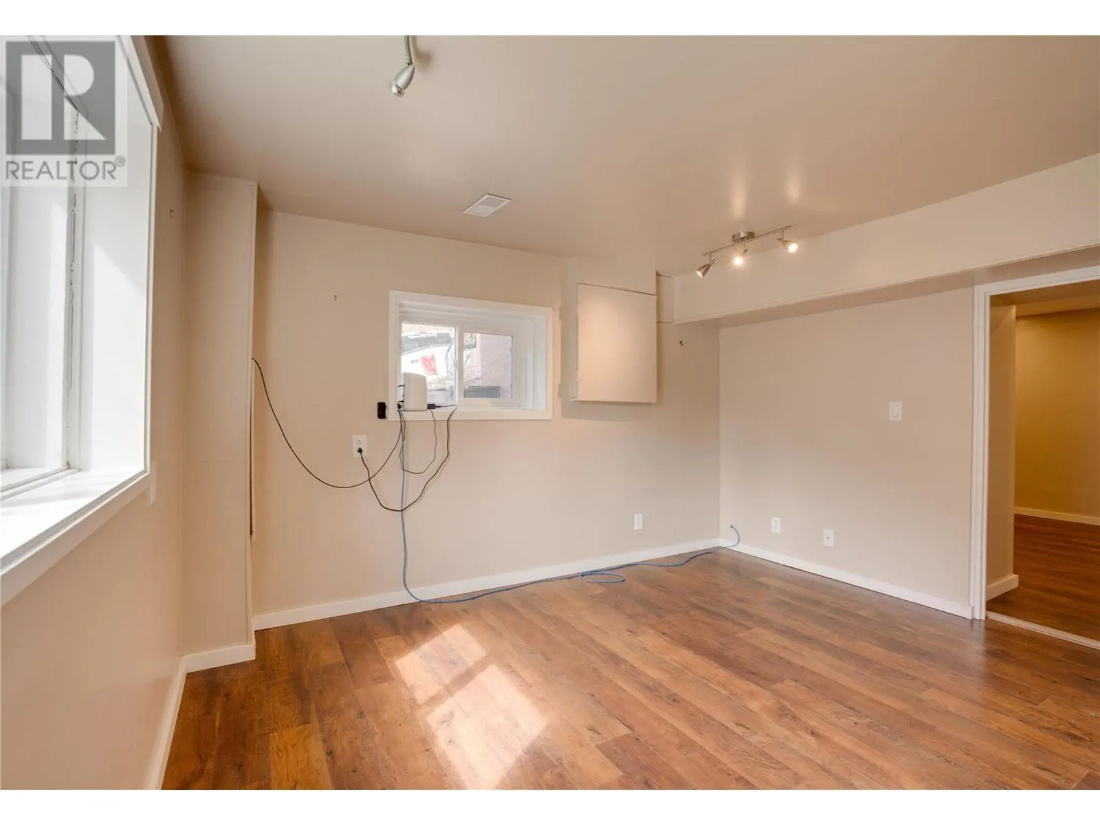1131 COLUMBIA Heights