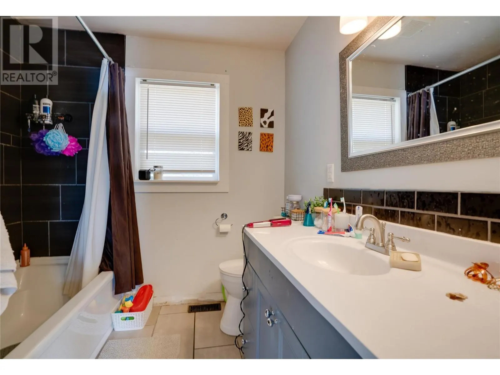 1131 COLUMBIA Heights