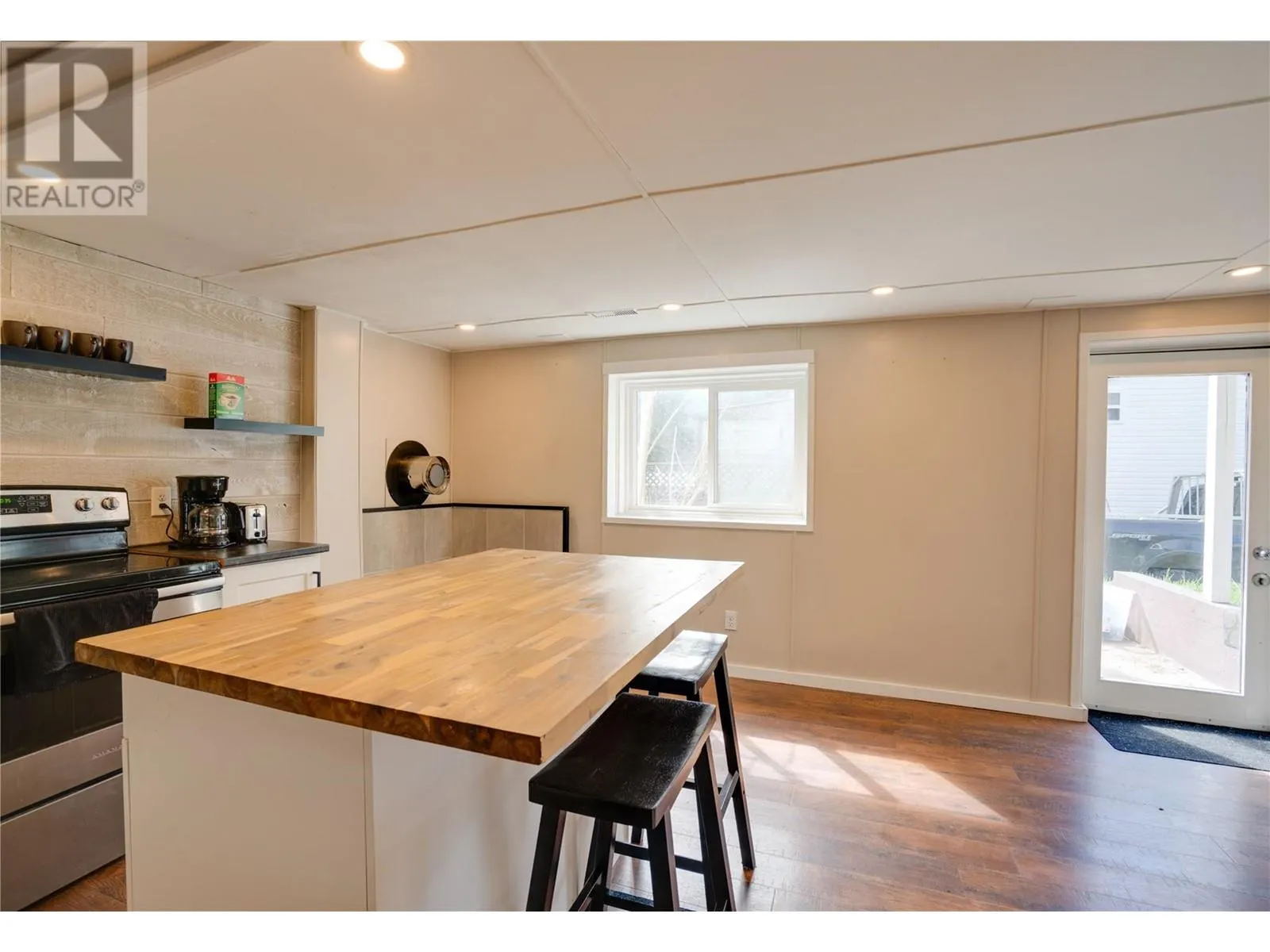 1131 COLUMBIA Heights