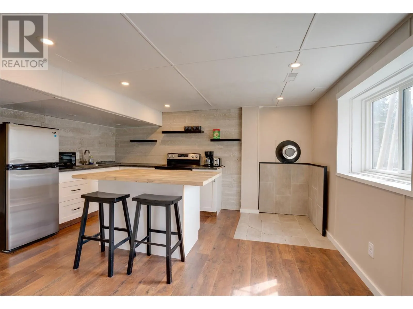 1131 COLUMBIA Heights