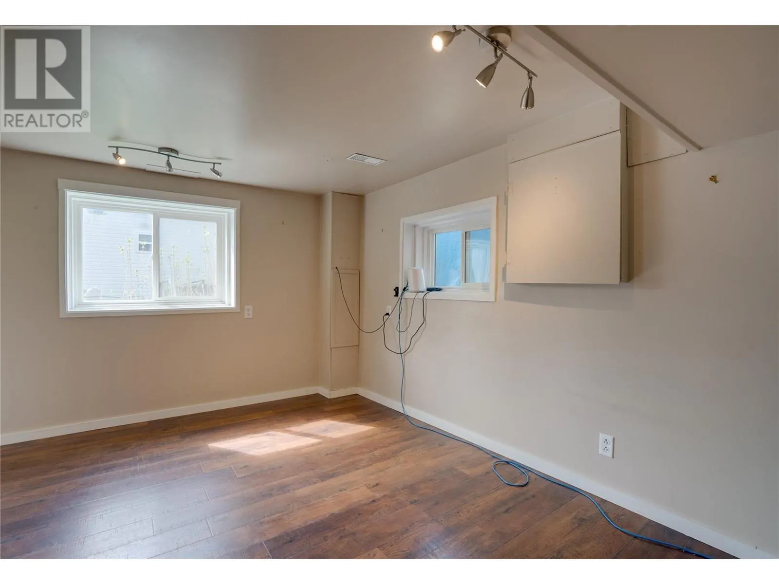 1131 COLUMBIA Heights