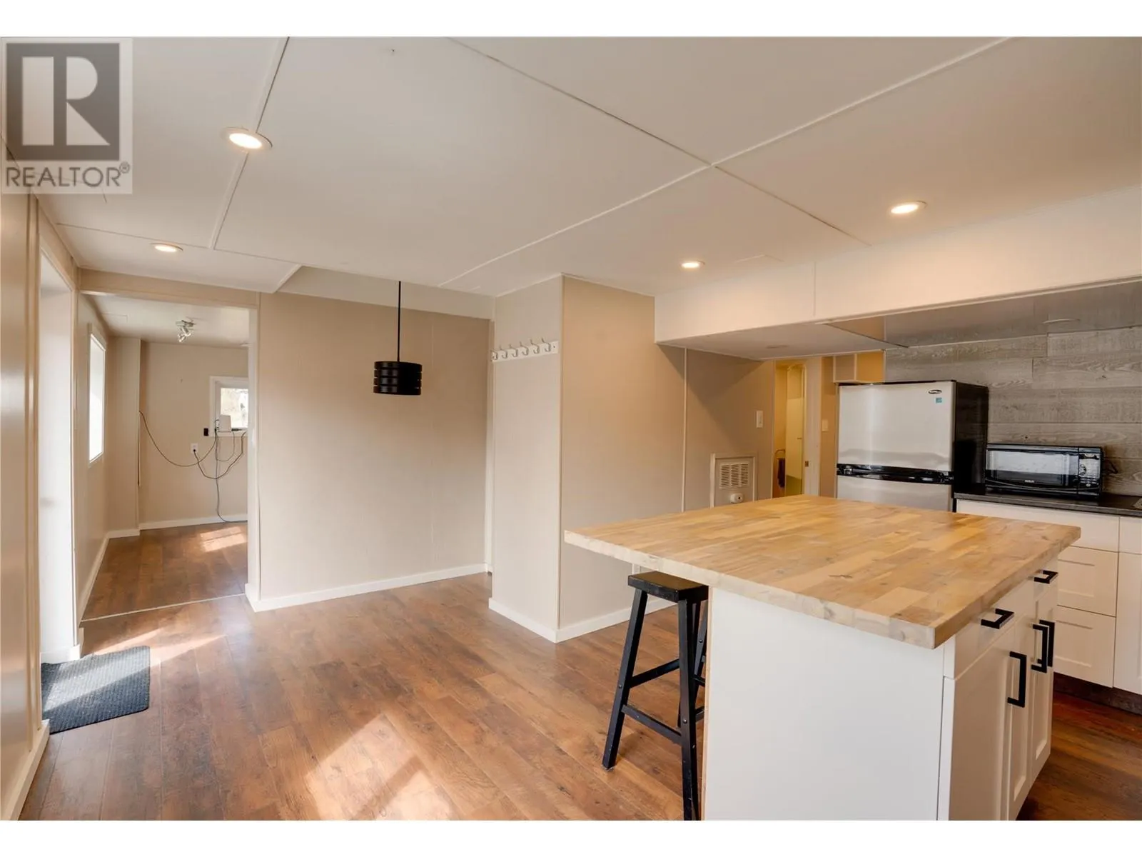 1131 COLUMBIA Heights