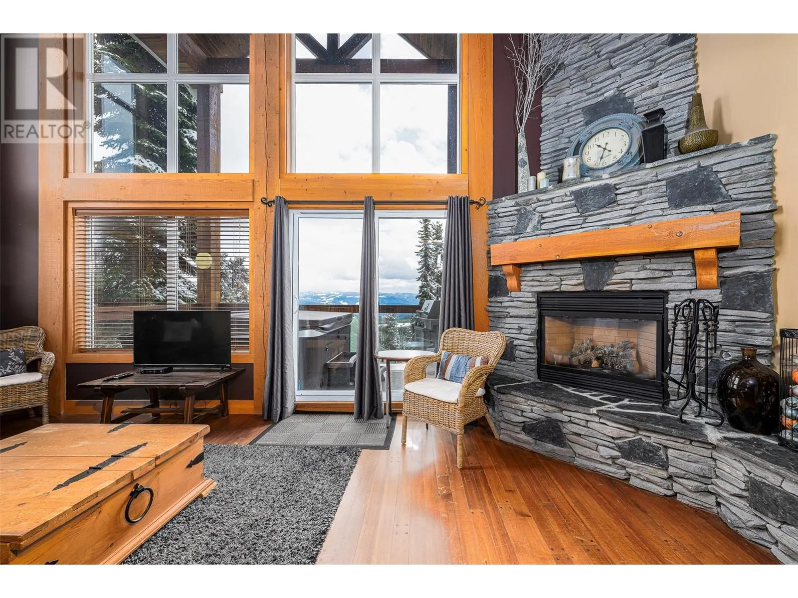 5837 C Snowpines Crescent