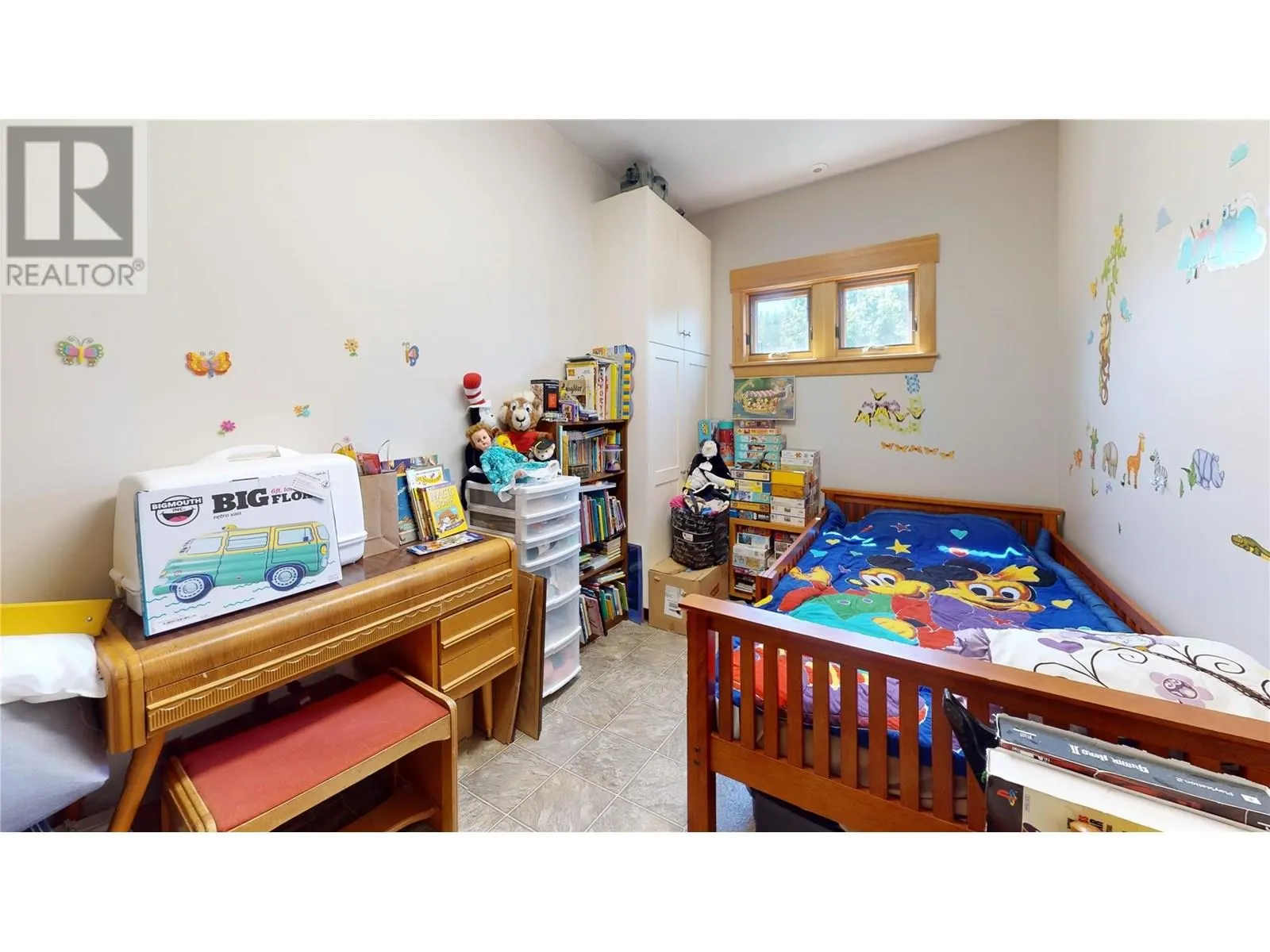 2573 Islandview Road
