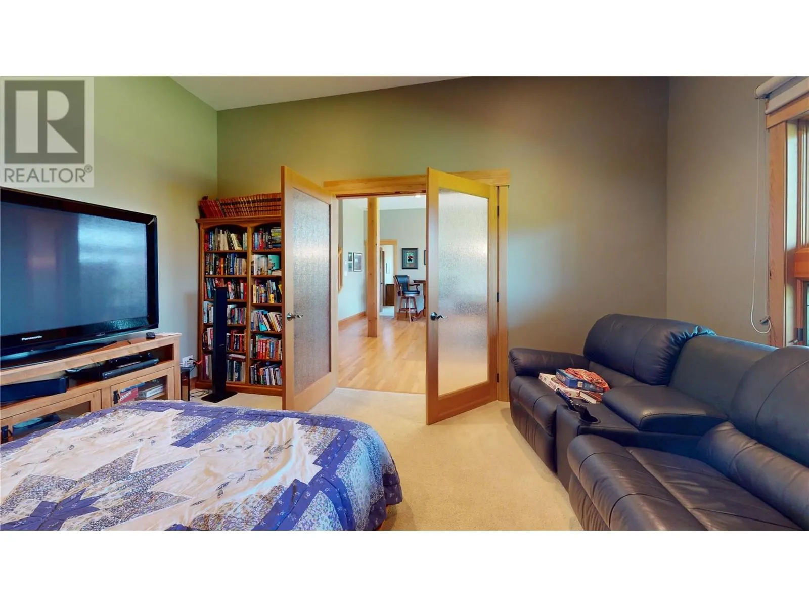 2573 Islandview Road