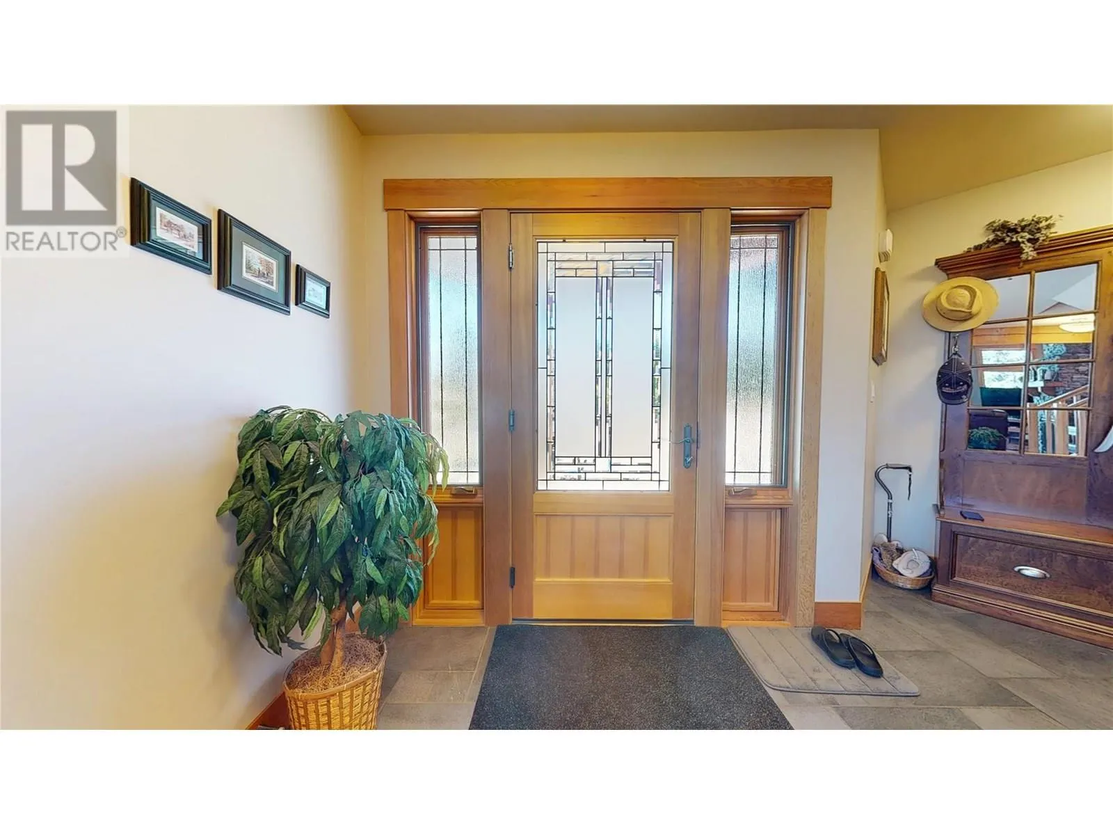 2573 Islandview Road