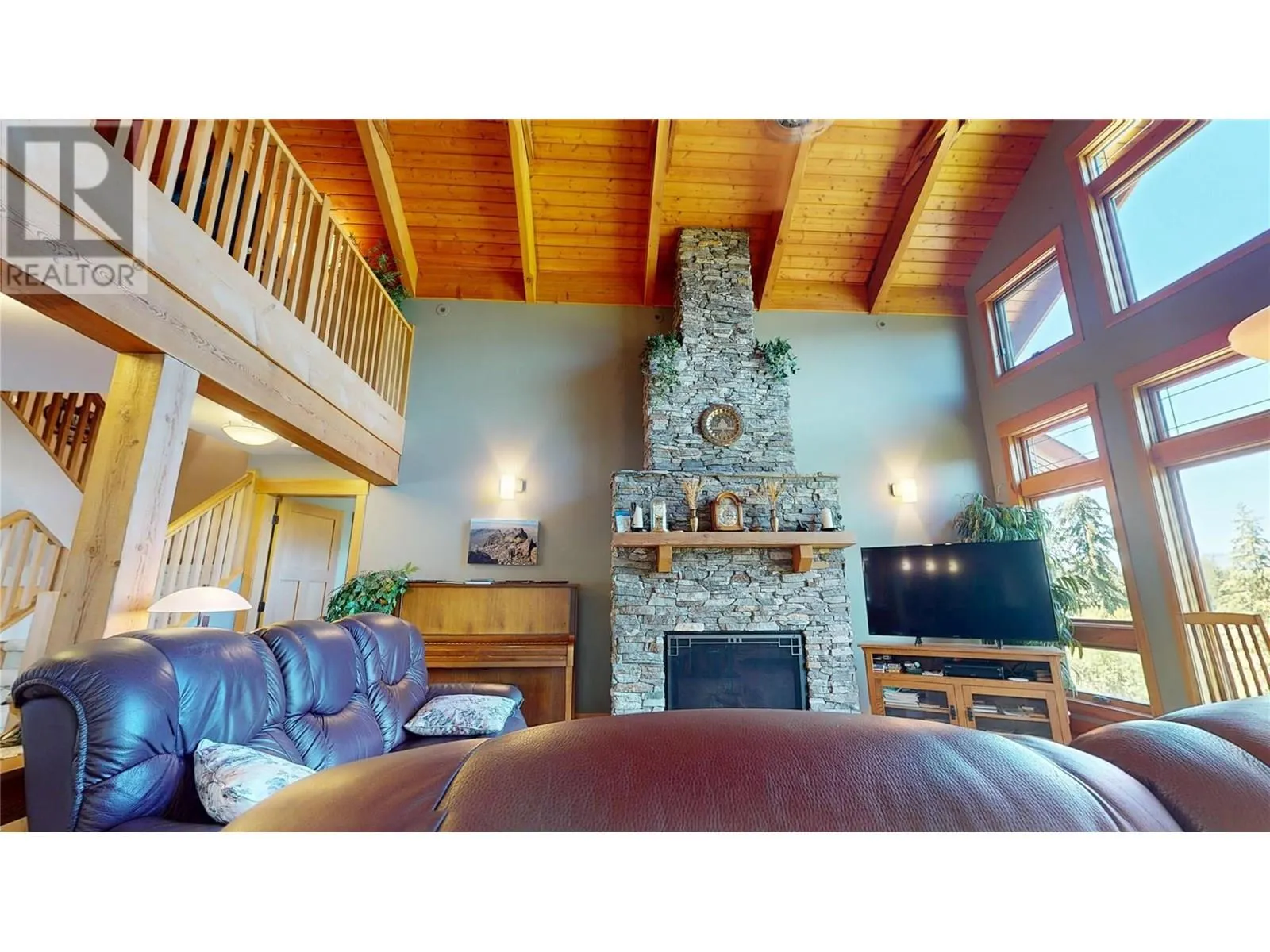 2573 Islandview Road