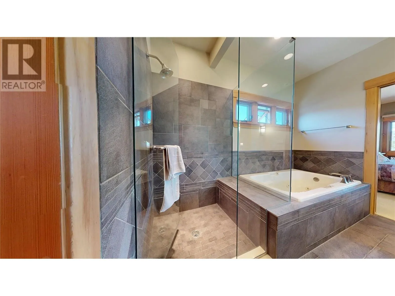 2573 Islandview Road