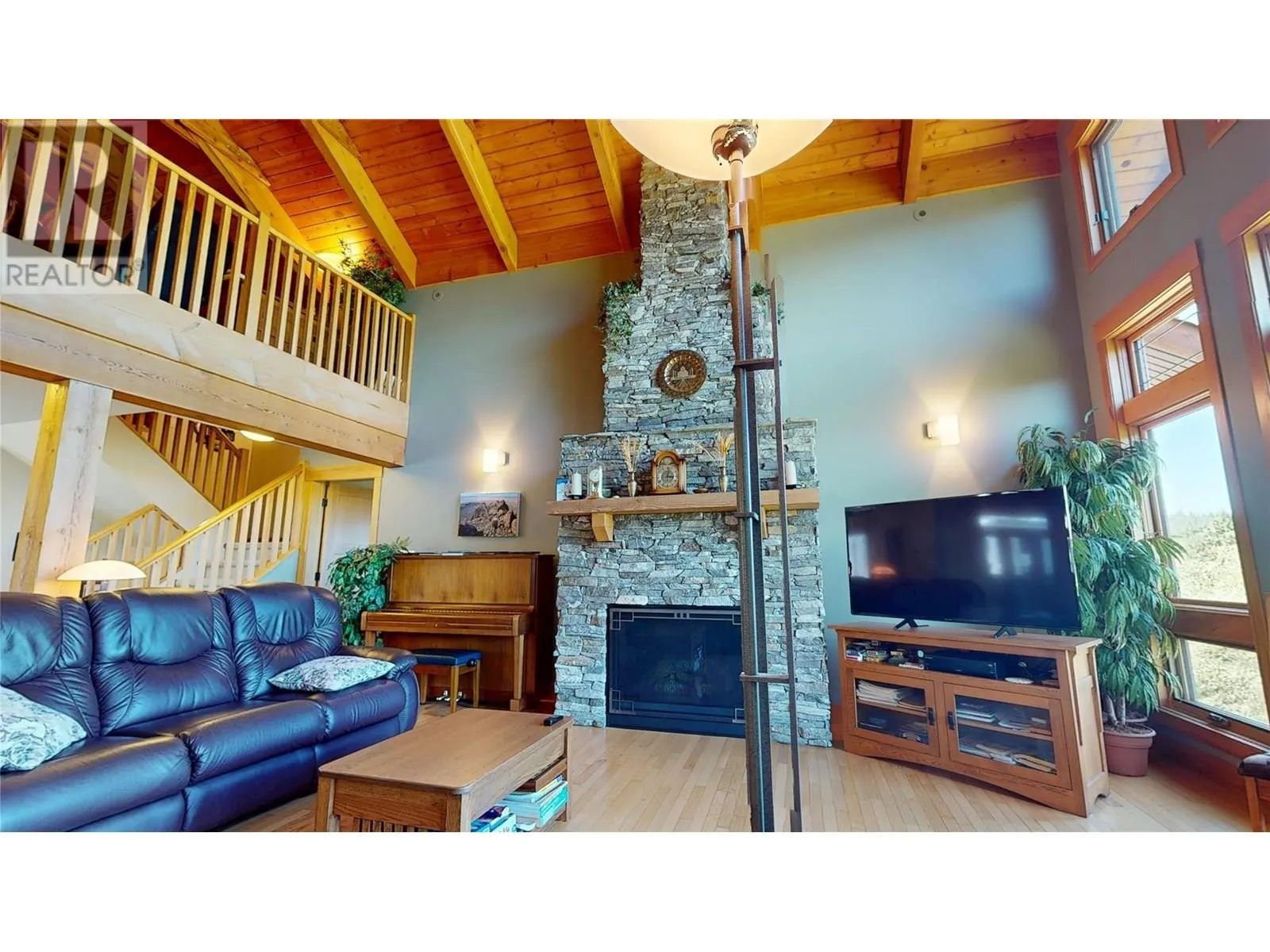 2573 Islandview Road