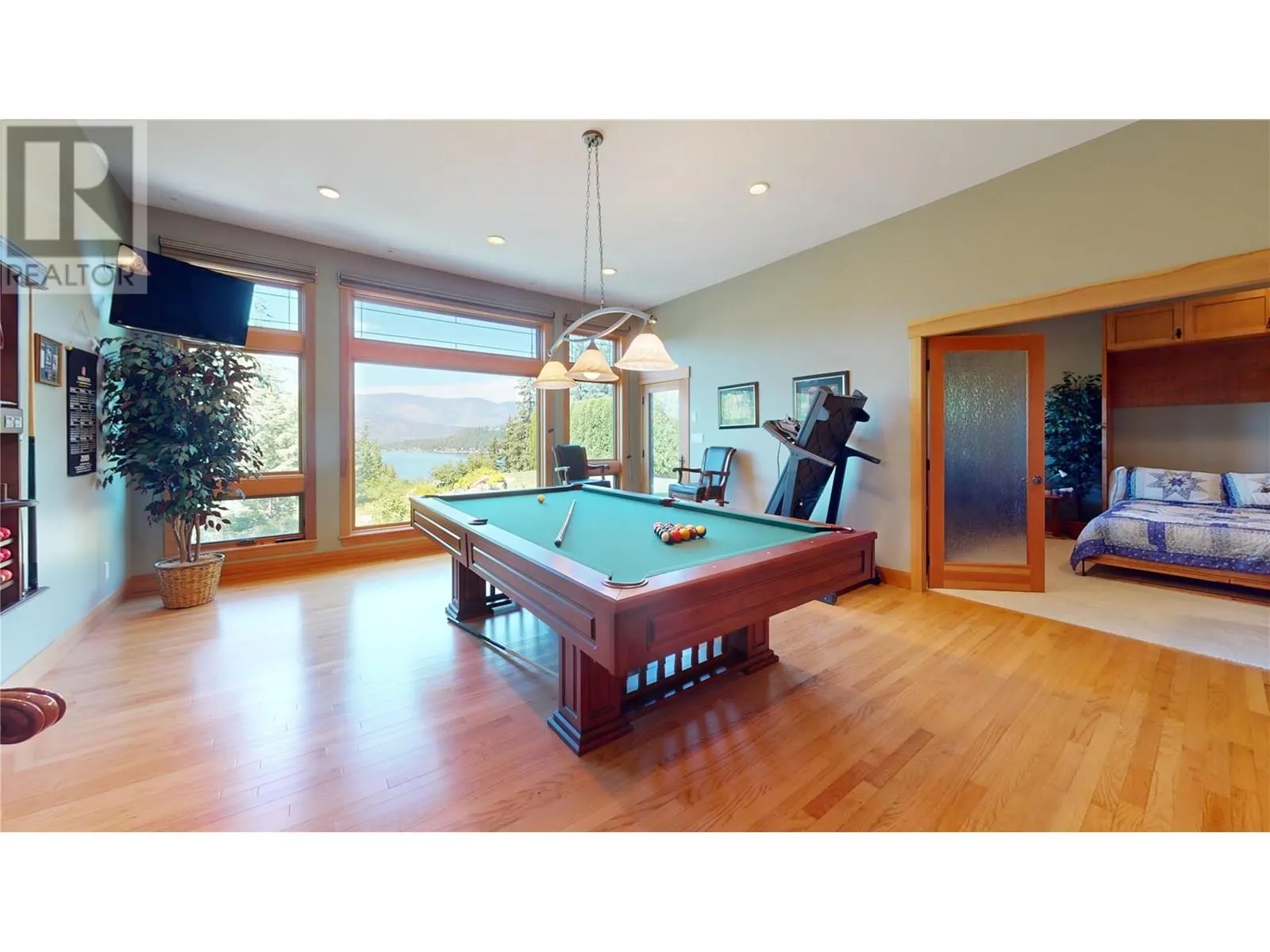 2573 Islandview Road