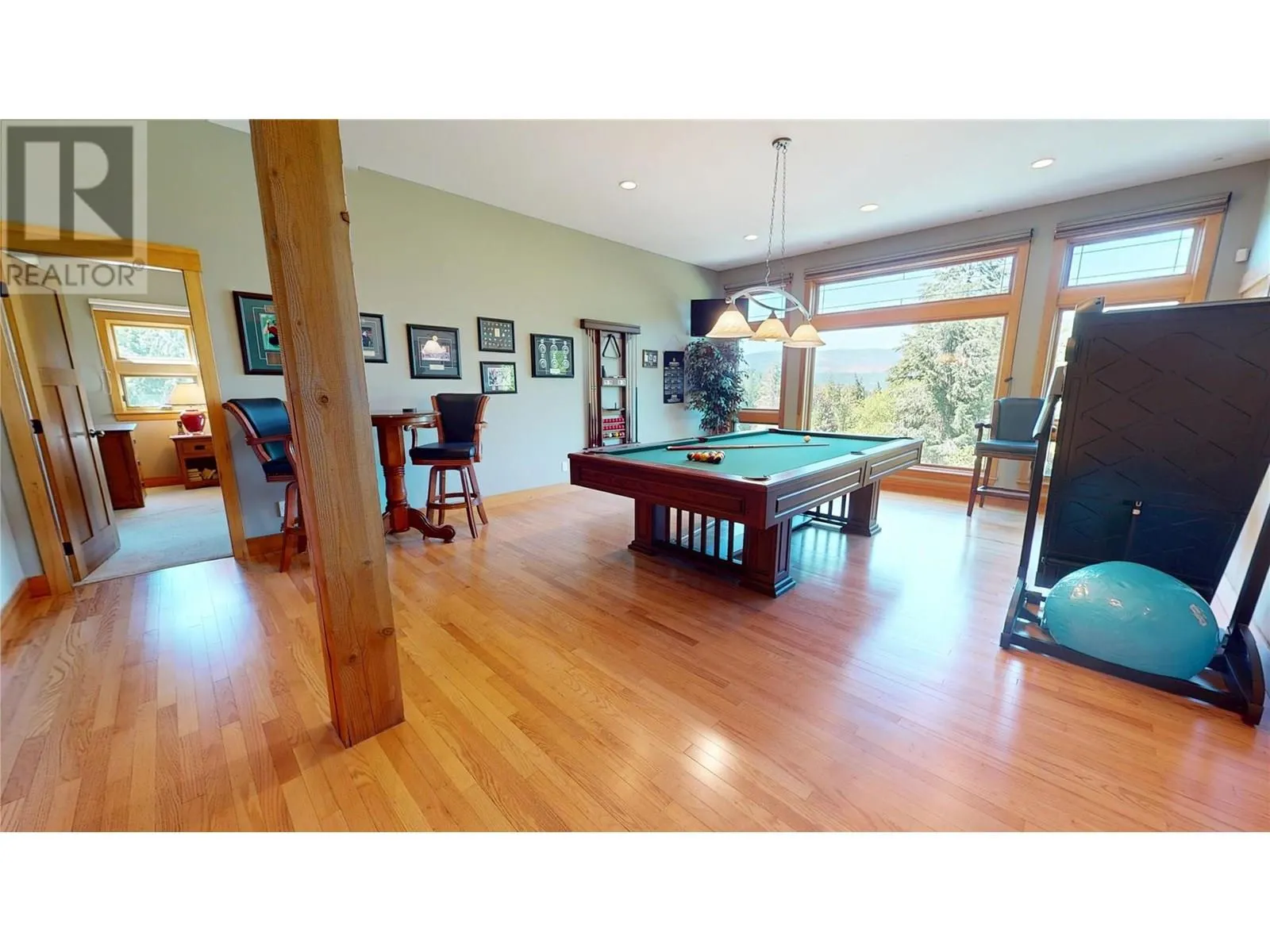 2573 Islandview Road