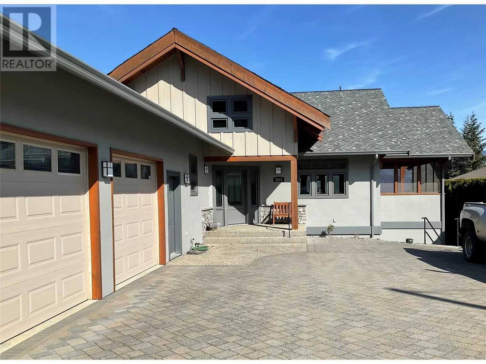 2573 Islandview Road