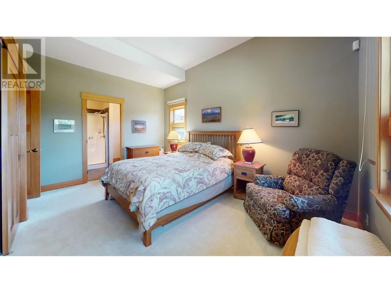 2573 Islandview Road