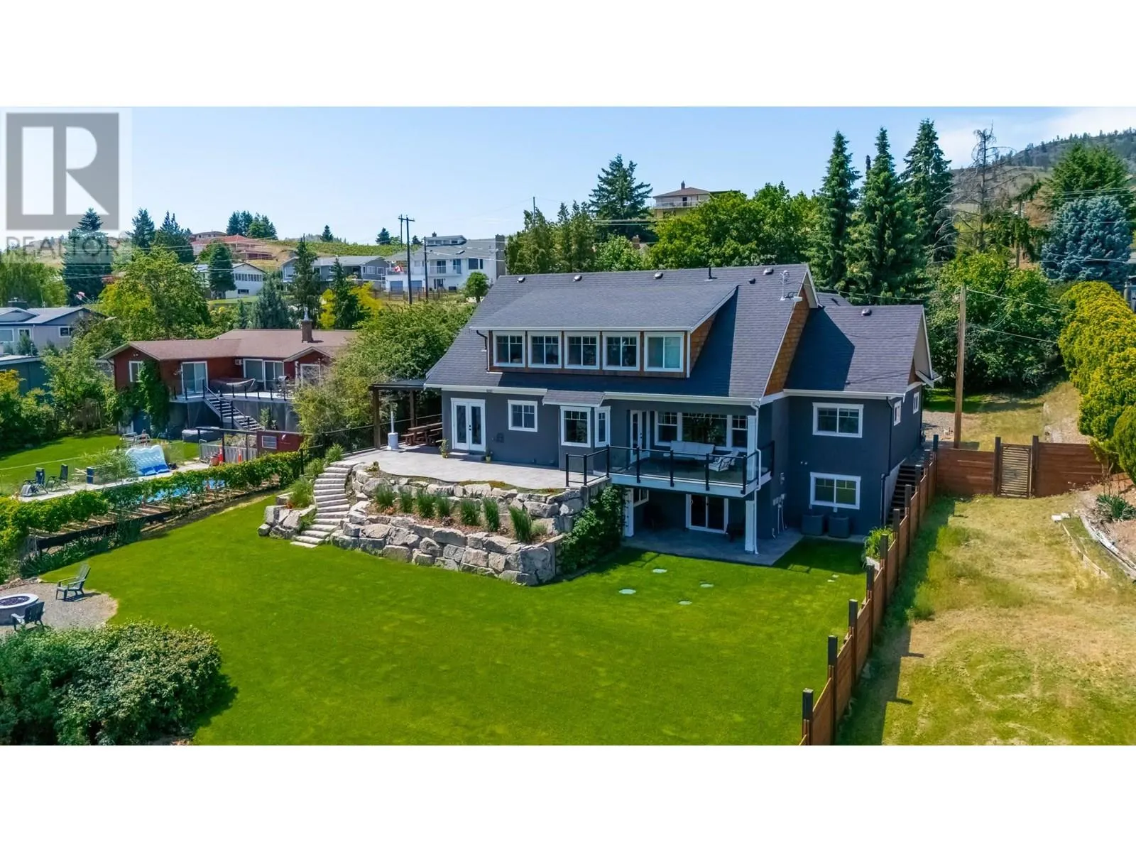 552 PINEVIEW Drive