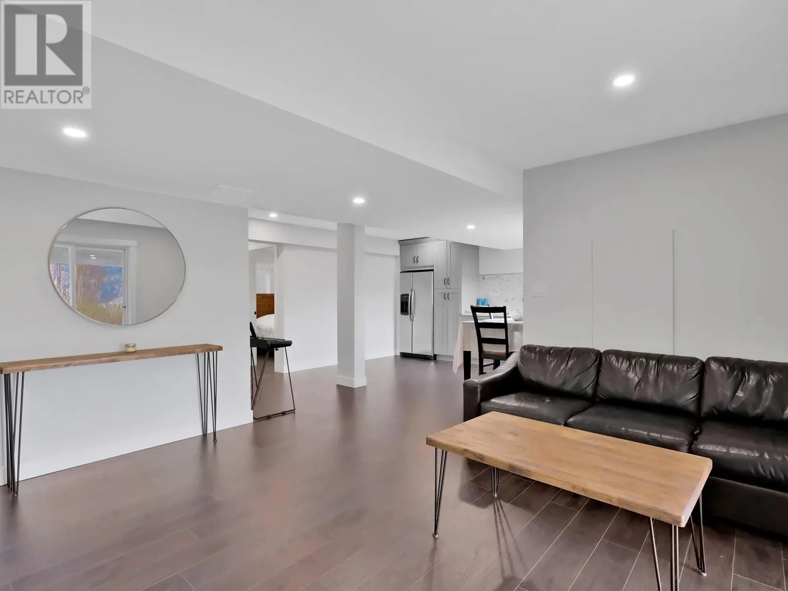 552 PINEVIEW Drive