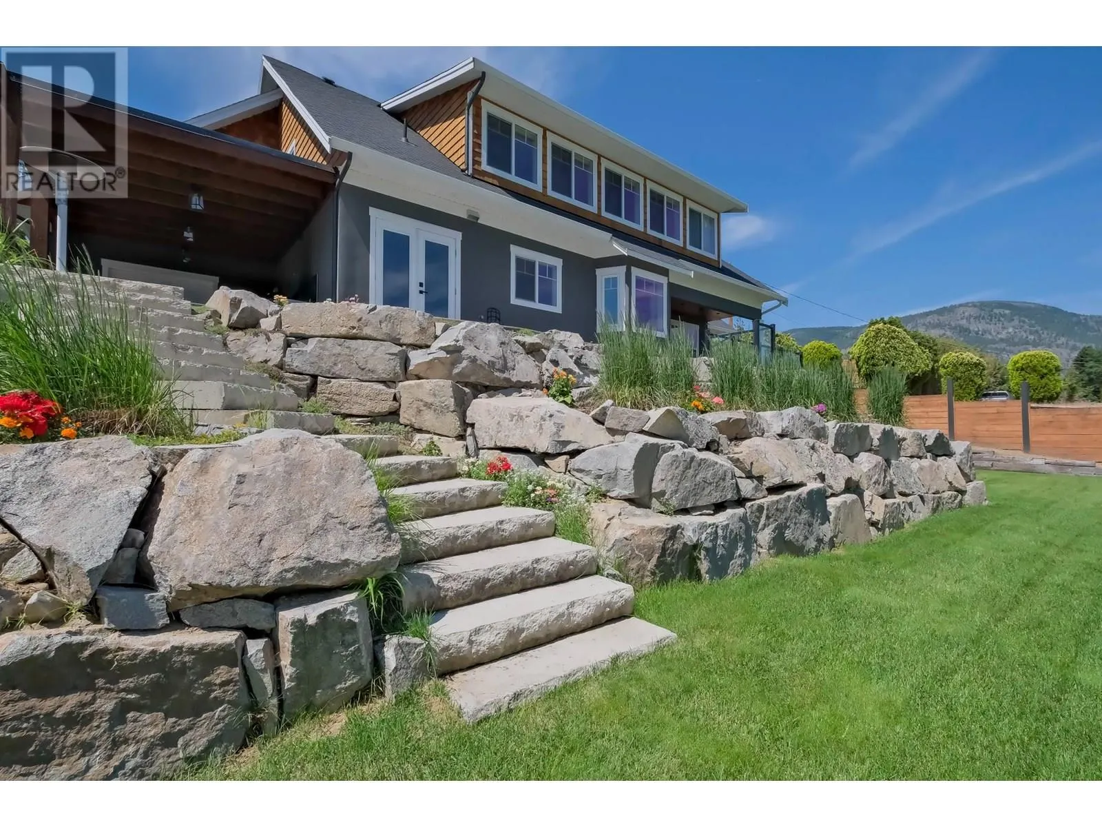 552 PINEVIEW Drive