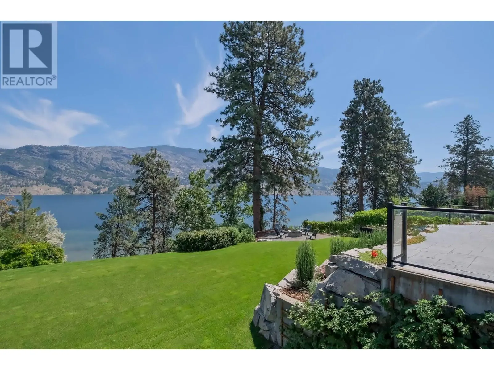552 PINEVIEW Drive