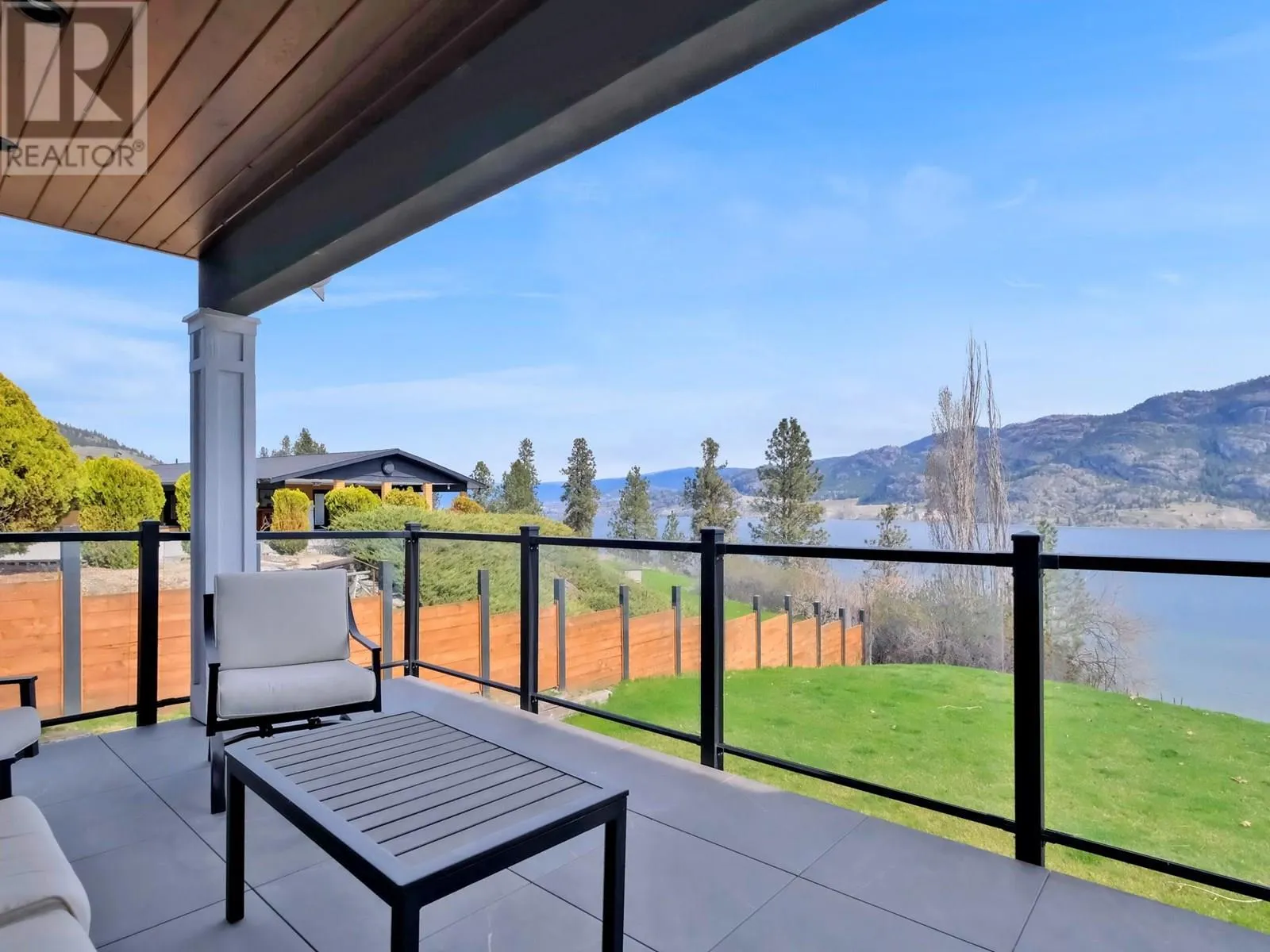 552 PINEVIEW Drive
