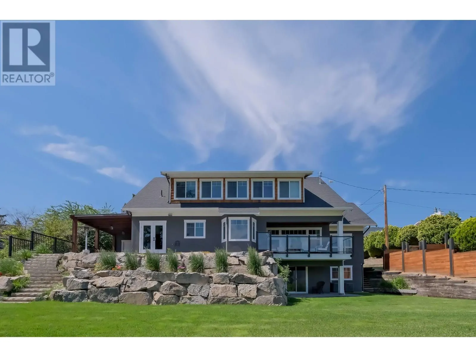 552 PINEVIEW Drive
