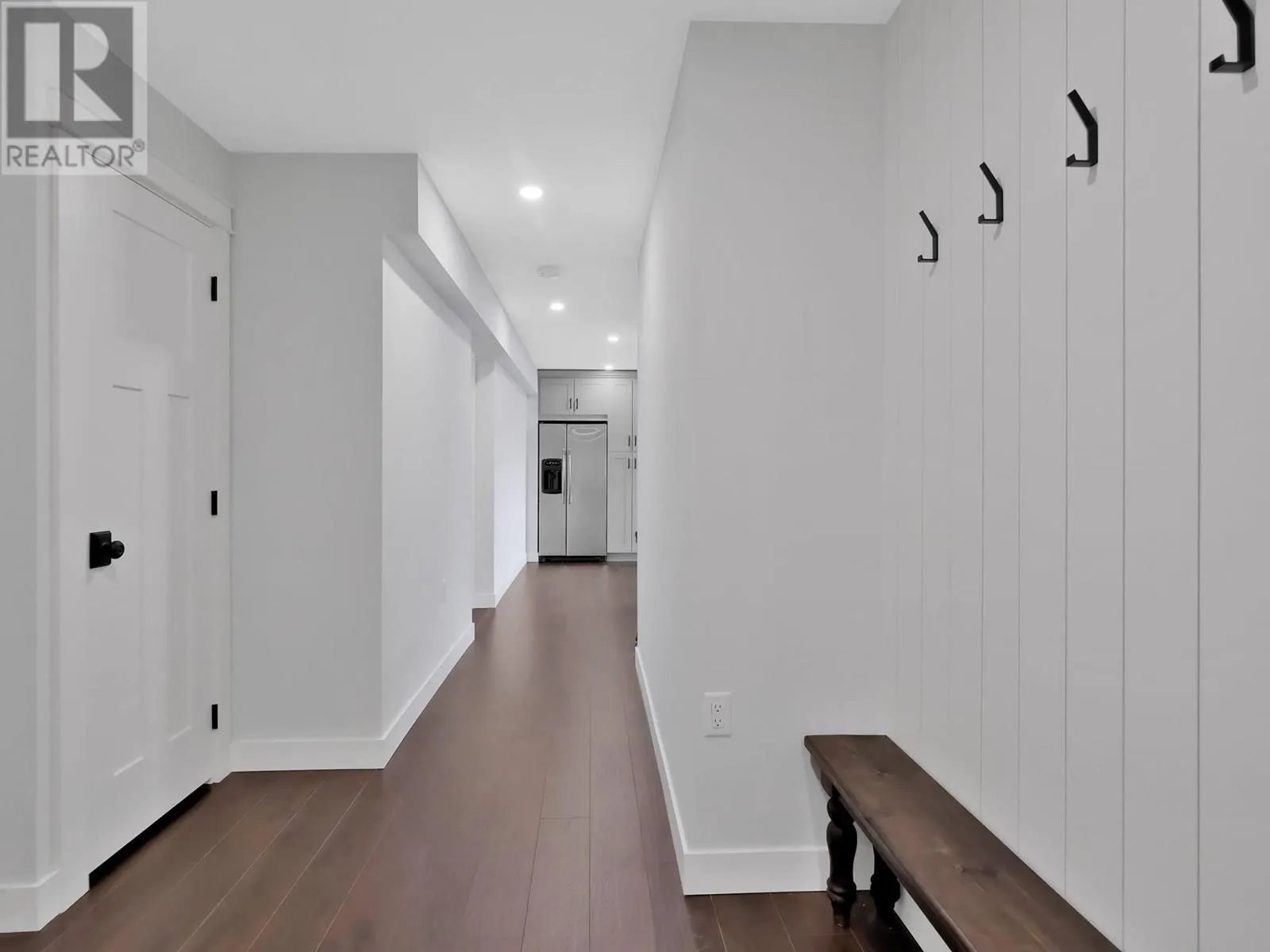 552 PINEVIEW Drive